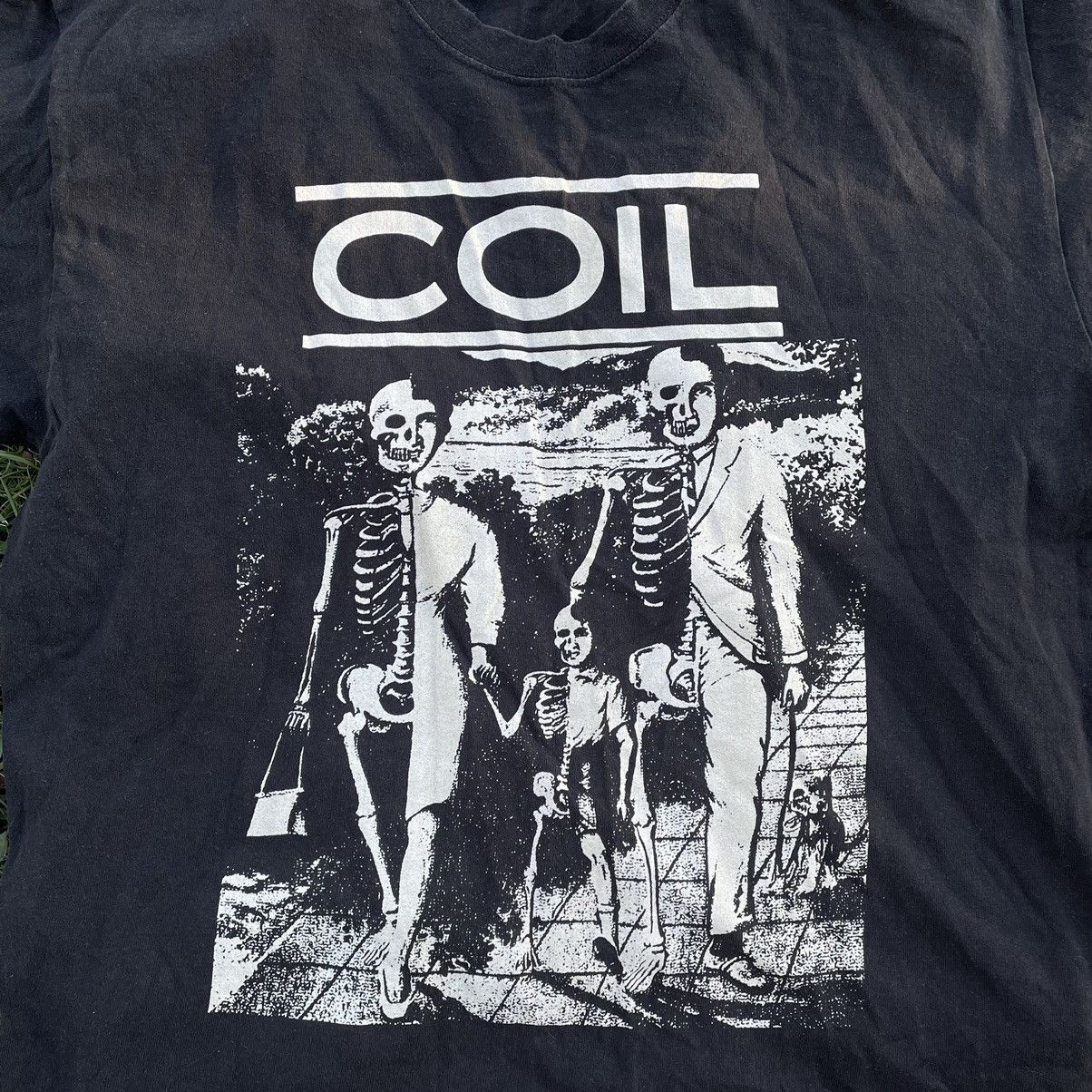 Vintage Vintage Y2K Coil Graphic Tee Grunge Streetwear Black Baggy L Size US L / EU 52-54 / 3 - 4 Thumbnail