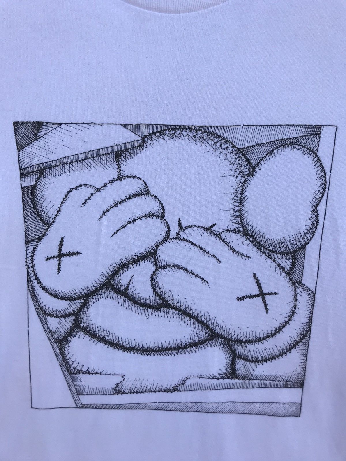Kaws × Uniqlo Uniqlo X Kaws Big Logo Size US L / EU 52-54 / 3 - 4 Thumbnail