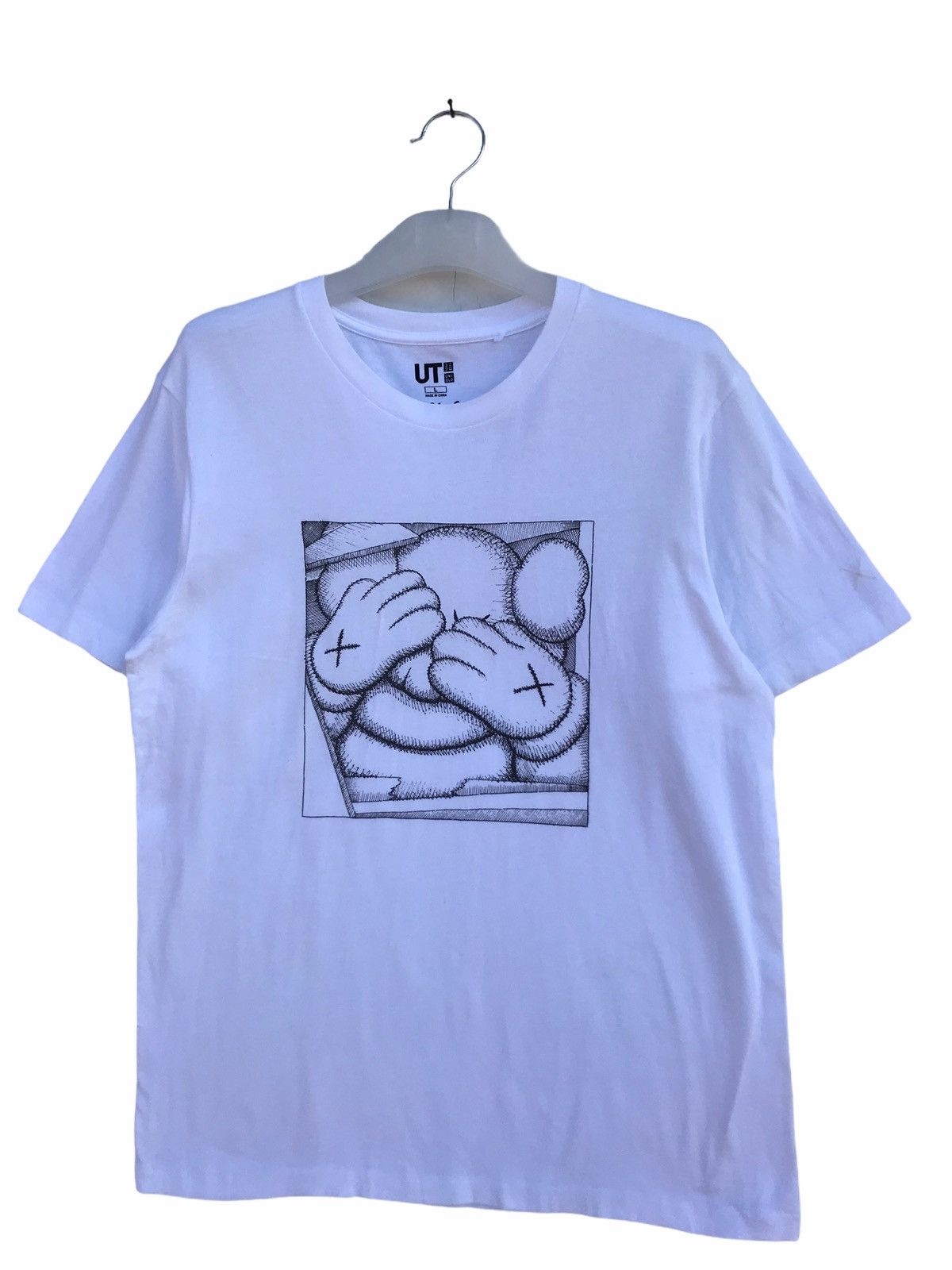Kaws × Uniqlo Uniqlo X Kaws Big Logo Size US L / EU 52-54 / 3 - 1 Thumbnail
