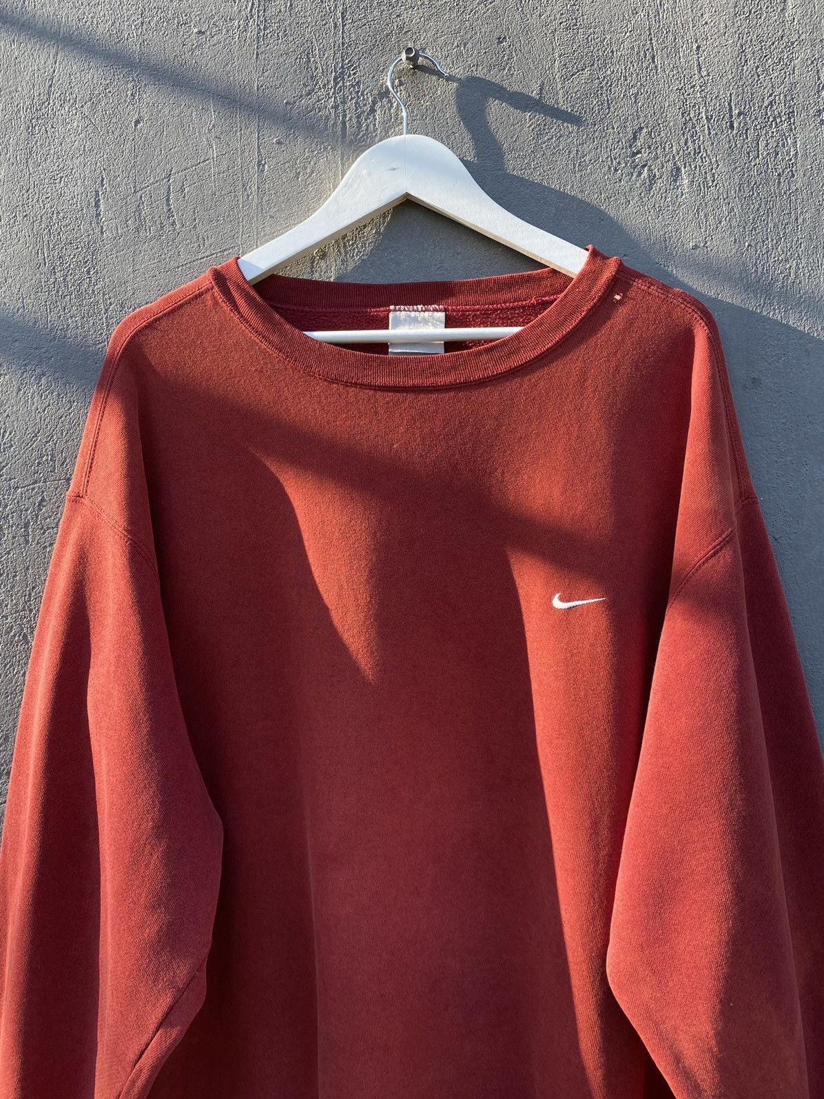 Nike 🍒 Vintage 90s NIKE Grey Tag Mini Swoosh Faded Sweatshirt Size US XL / EU 56 / 4 - 2 Thumbnail
