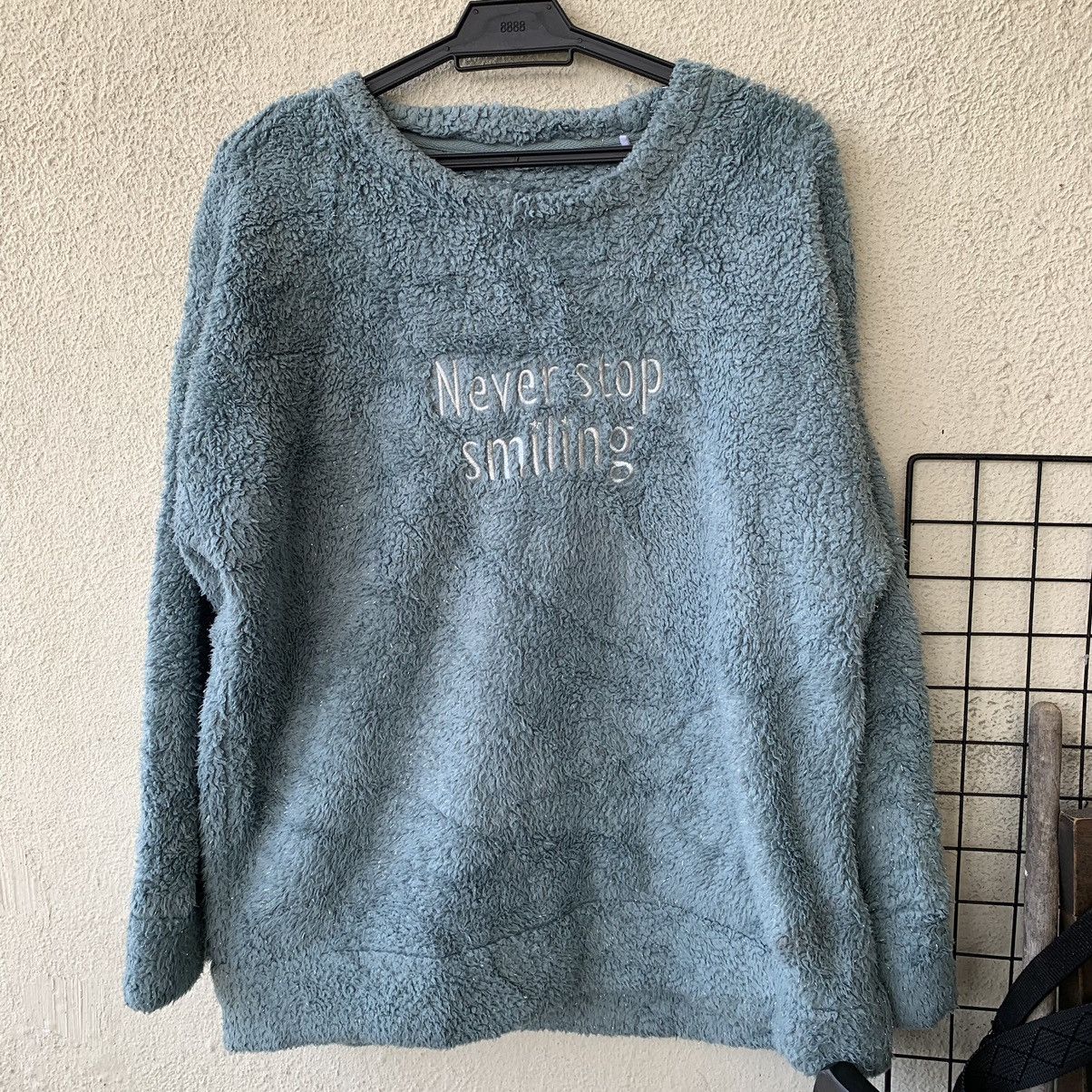 GU Never Stop Smiling fleece sweatshirt Size US XL / EU 56 / 4 - 2 Thumbnail