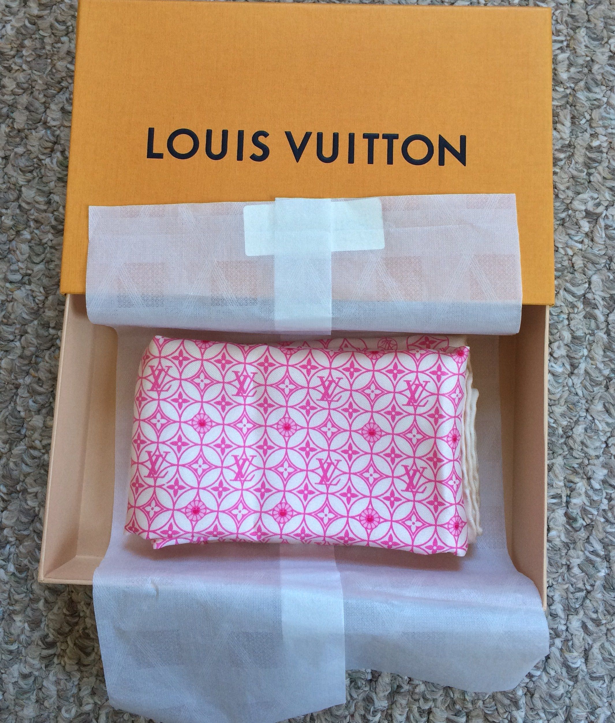 Louis Vuitton × Takashi Murakami NEW S/S 2003 Louis Vuitton Murakami Monogram Silk Scarf Size ONE SIZE - 8 Thumbnail