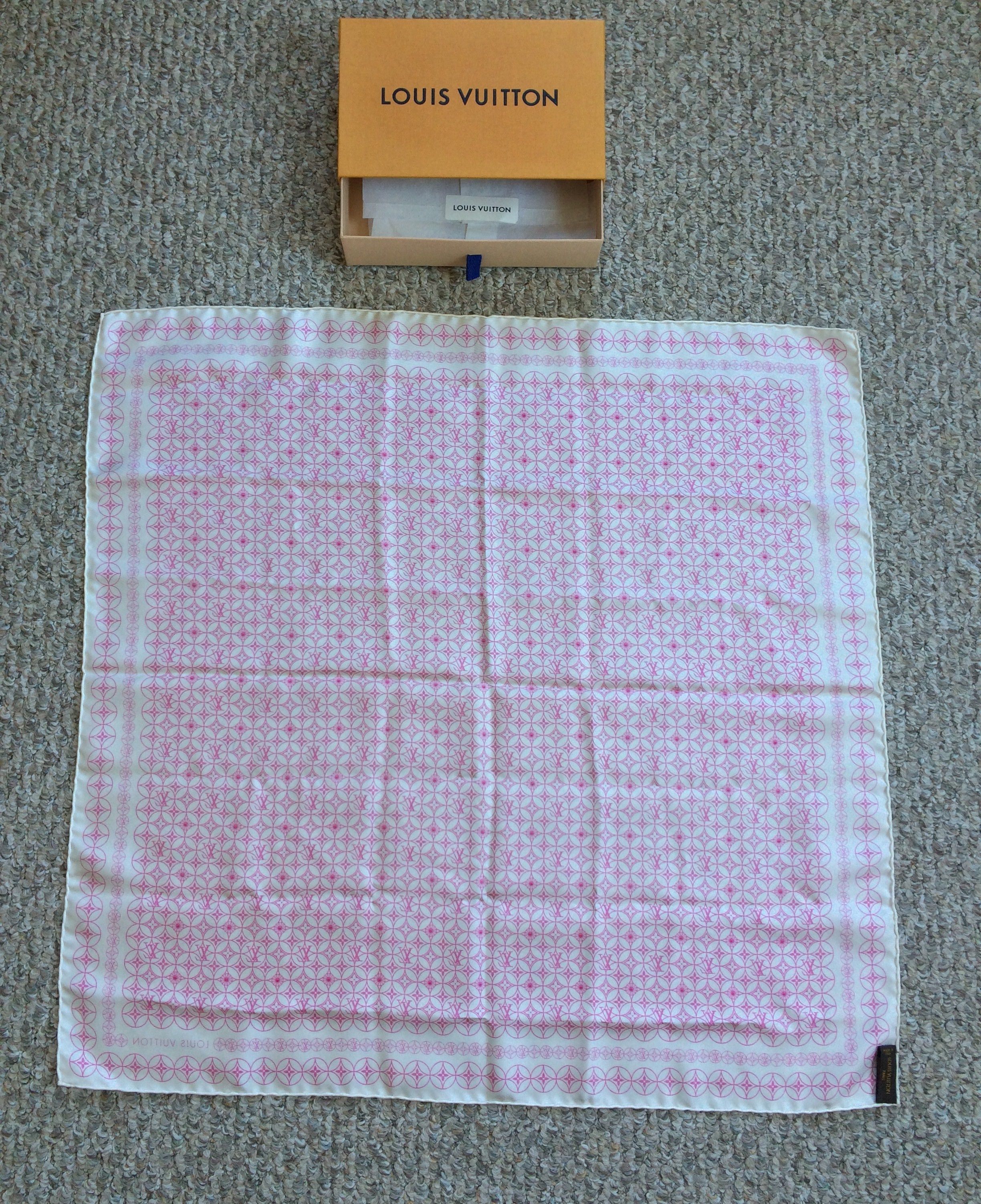 Louis Vuitton × Takashi Murakami NEW S/S 2003 Louis Vuitton Murakami Monogram Silk Scarf Size ONE SIZE - 5 Thumbnail