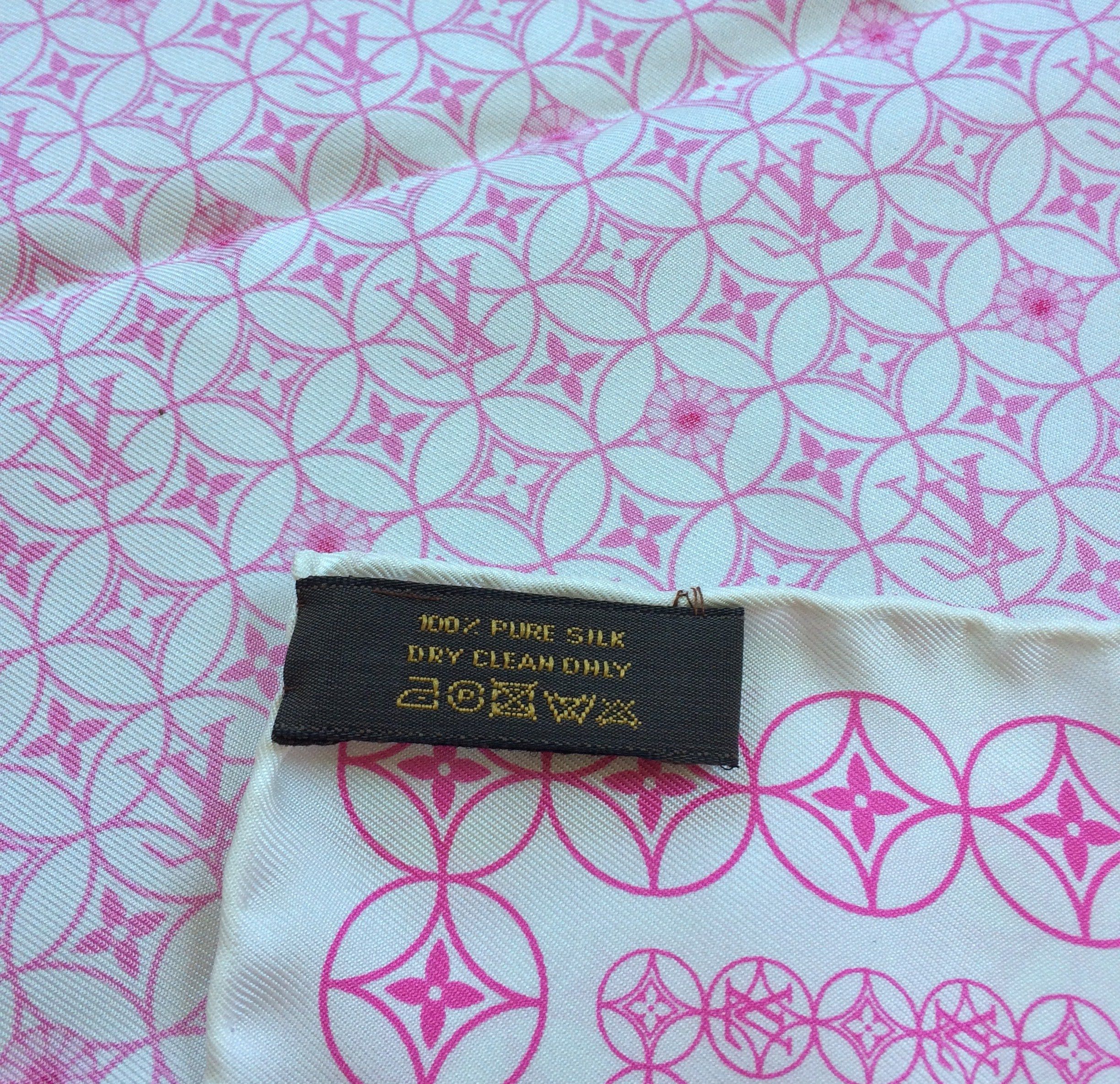 Louis Vuitton × Takashi Murakami NEW S/S 2003 Louis Vuitton Murakami Monogram Silk Scarf Size ONE SIZE - 7 Thumbnail