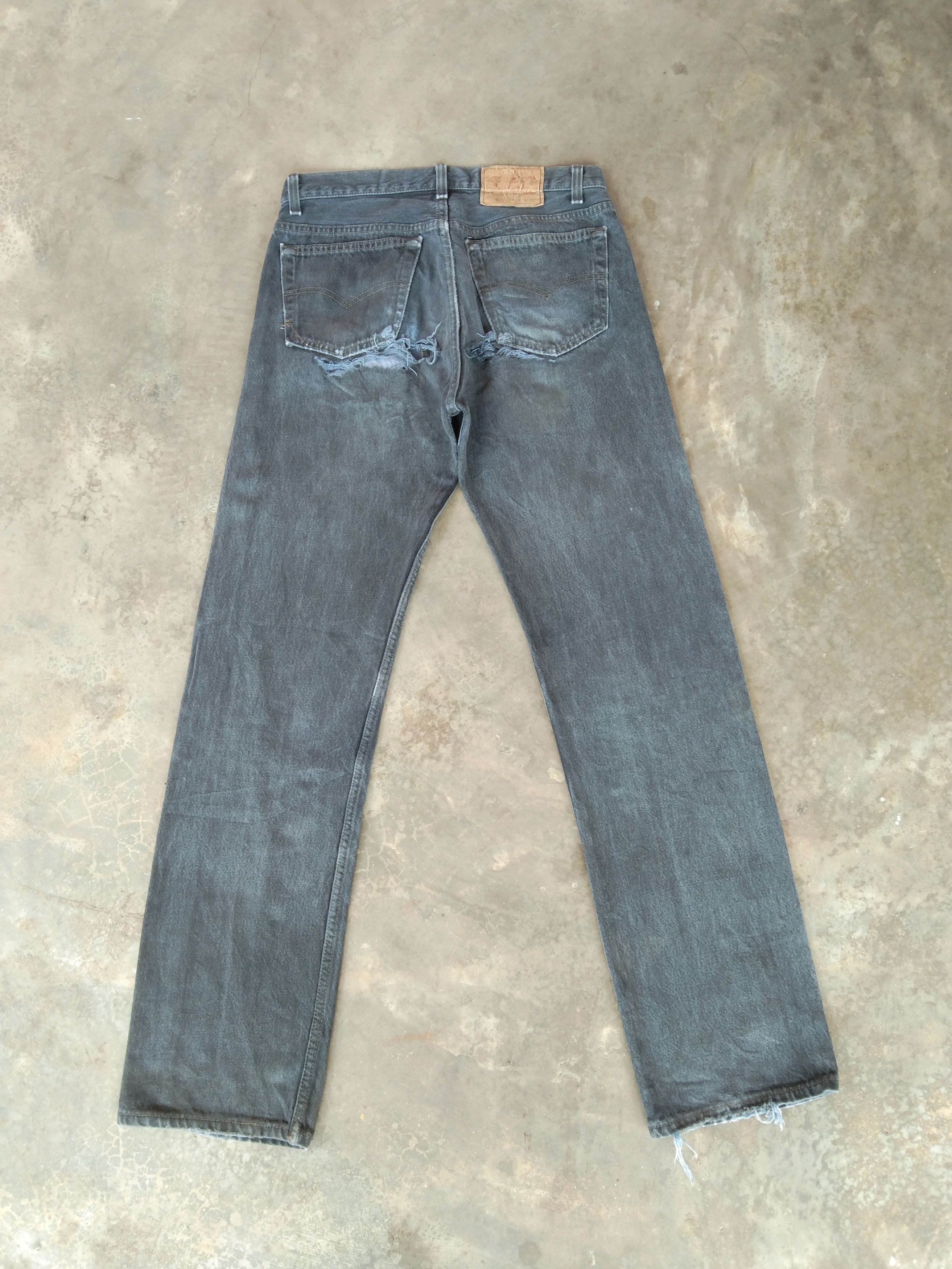Levi's 90s Vintage Levi's 501 Made In USA Distressed Jeans 31x32 Size US 31 - 2 Thumbnail