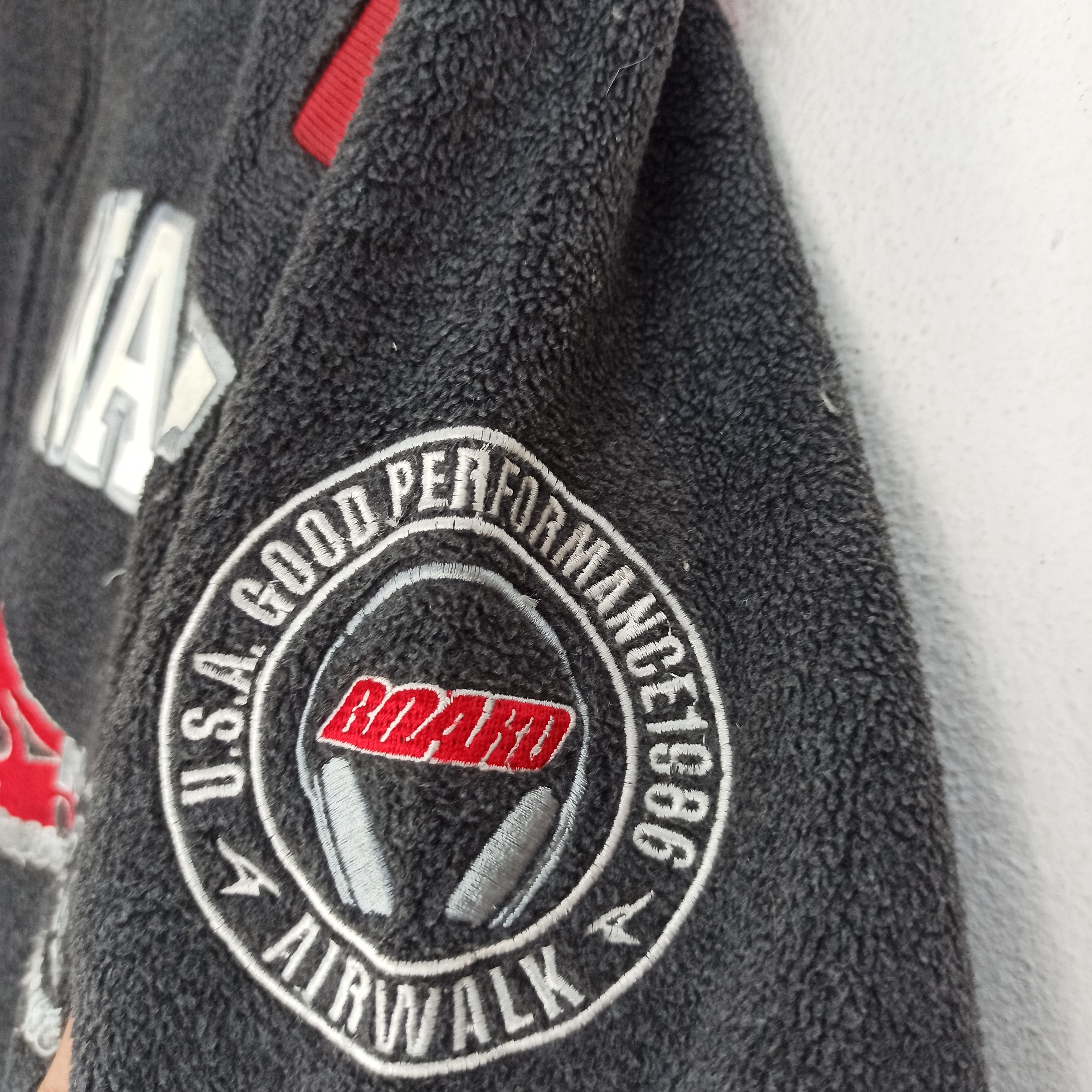 Airwalk Rare Airwalk Hoodie Fleece Jacket Big Logo Spells Out Size US M / EU 48-50 / 2 - 5 Thumbnail
