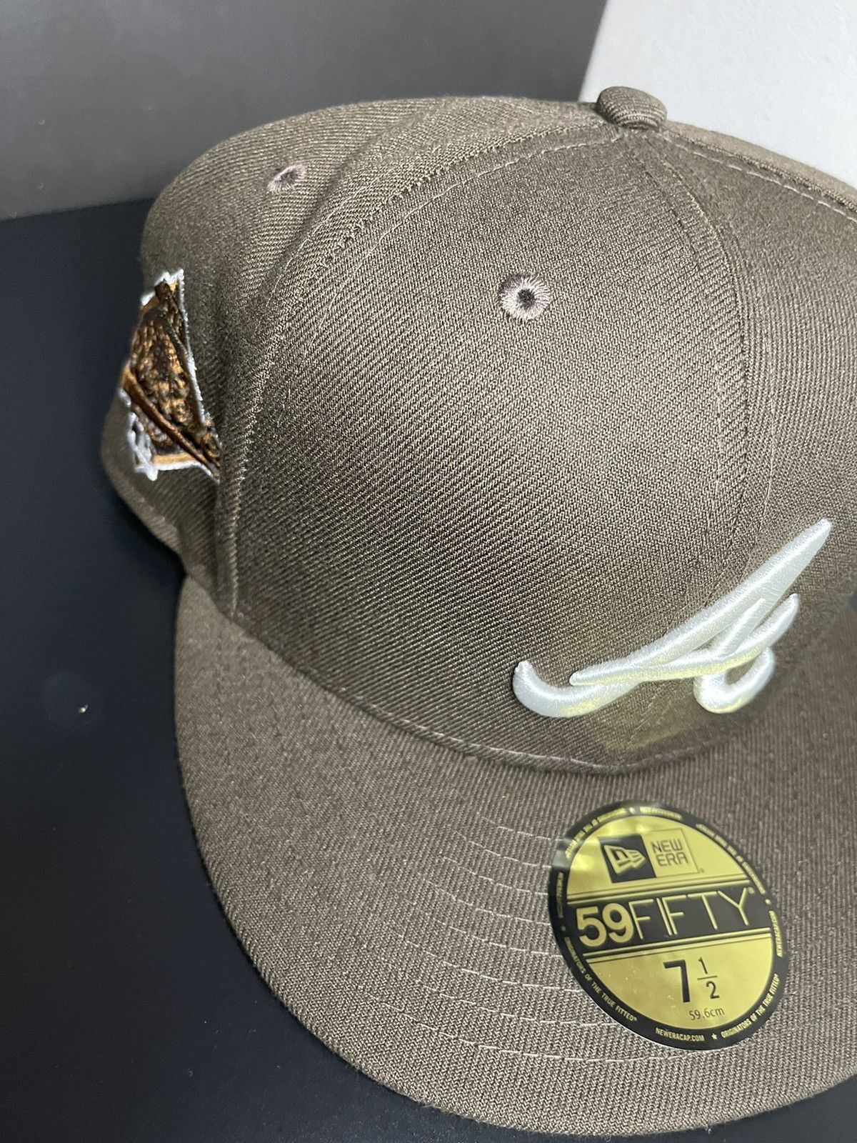 New Era Atlanta Braves 1995 World Series Fitted Hat Size ONE SIZE - 2 Thumbnail