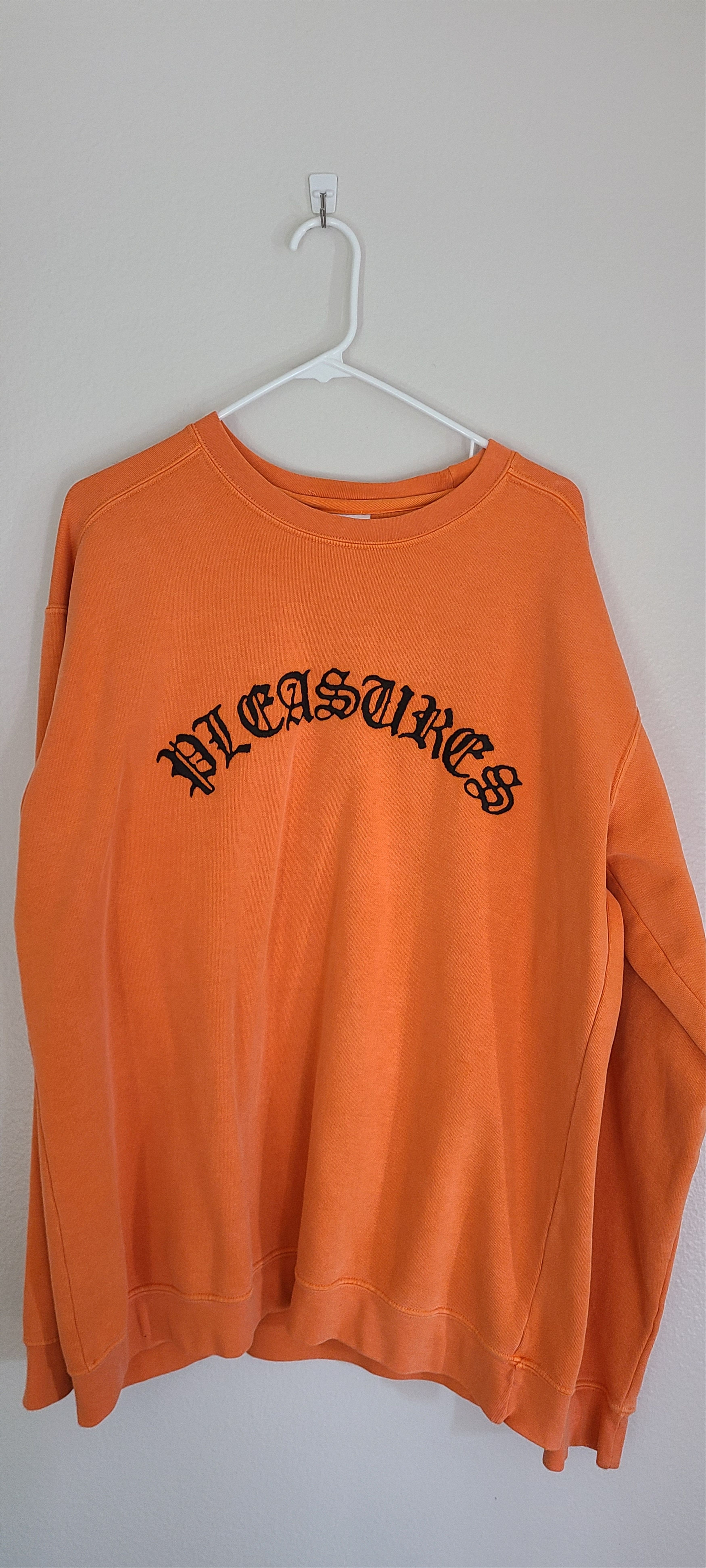 Pleasures OLD ENGLISH CREWNECK Size US L / EU 52-54 / 3 - 1 Thumbnail