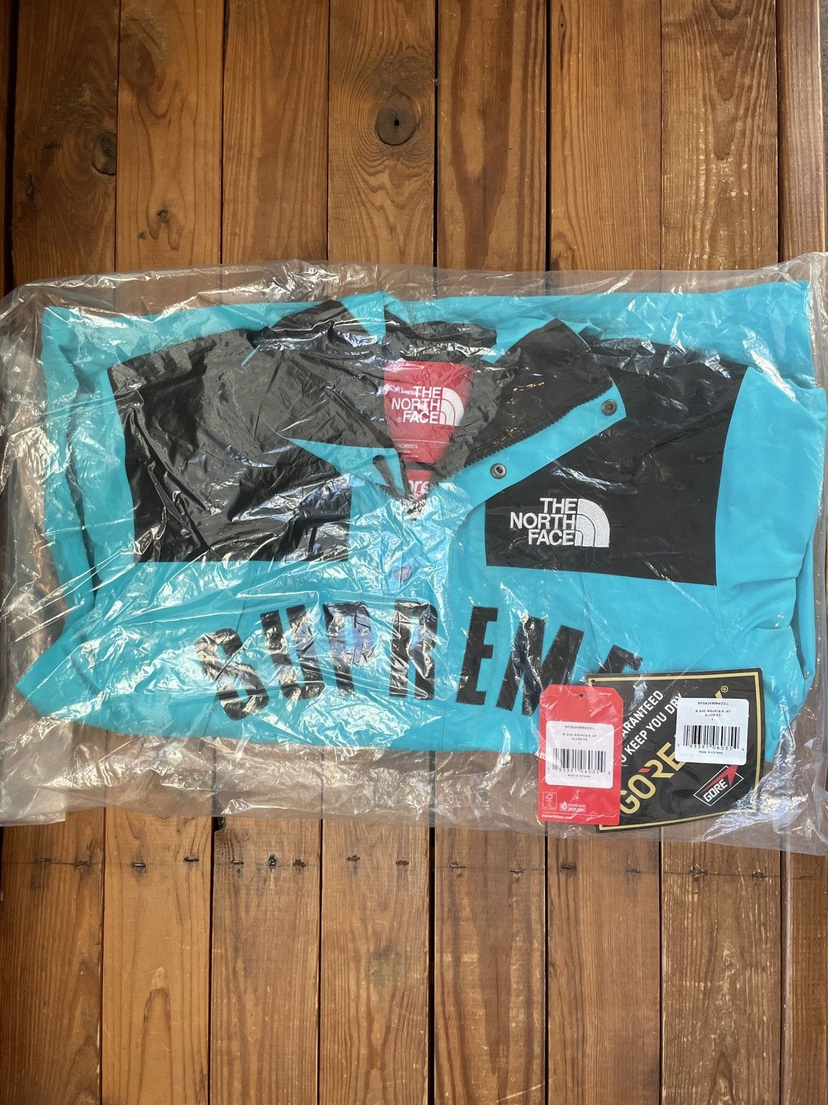 Supreme × The North Face Supreme The North Face Teal Blue Arc Mountain Light Jacket Size US L / EU 52-54 / 3 - 3 Thumbnail