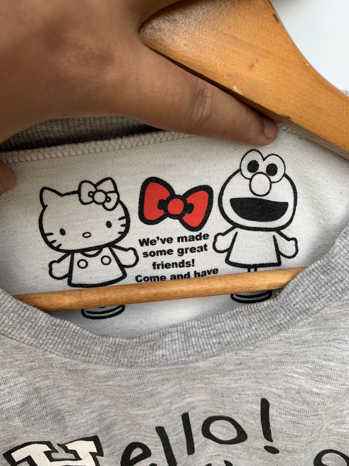 Cartoon Network × Japanese Brand Sesame Street Collab Hello Kitty Hello Elmo Sweatshirt Size US M / EU 48-50 / 2 - 3 Thumbnail