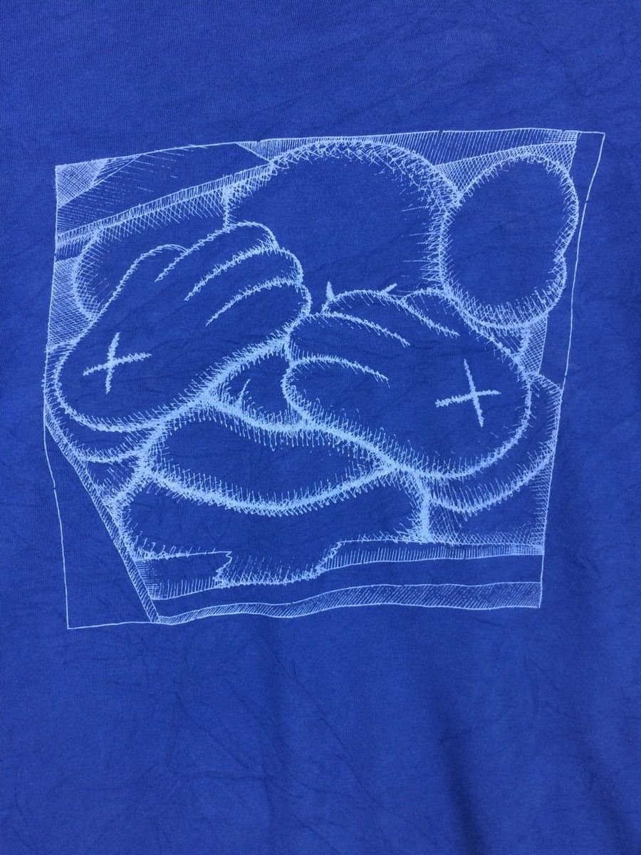 Kaws × Uniqlo Big Logo Kaws Collab Uniqlo Tshirt Size US M / EU 48-50 / 2 - 2 Thumbnail