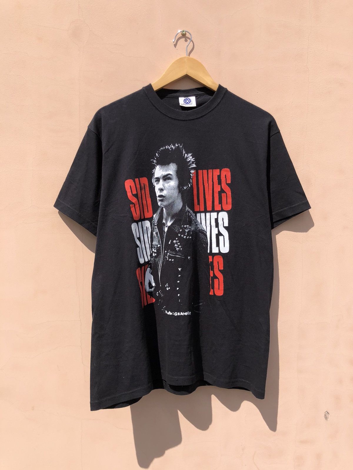 Band Tees Vintage 2000s Sex Pistols Sid Vicious Tee (Joy Division) Size US M / EU 48-50 / 2 - 1 Thumbnail