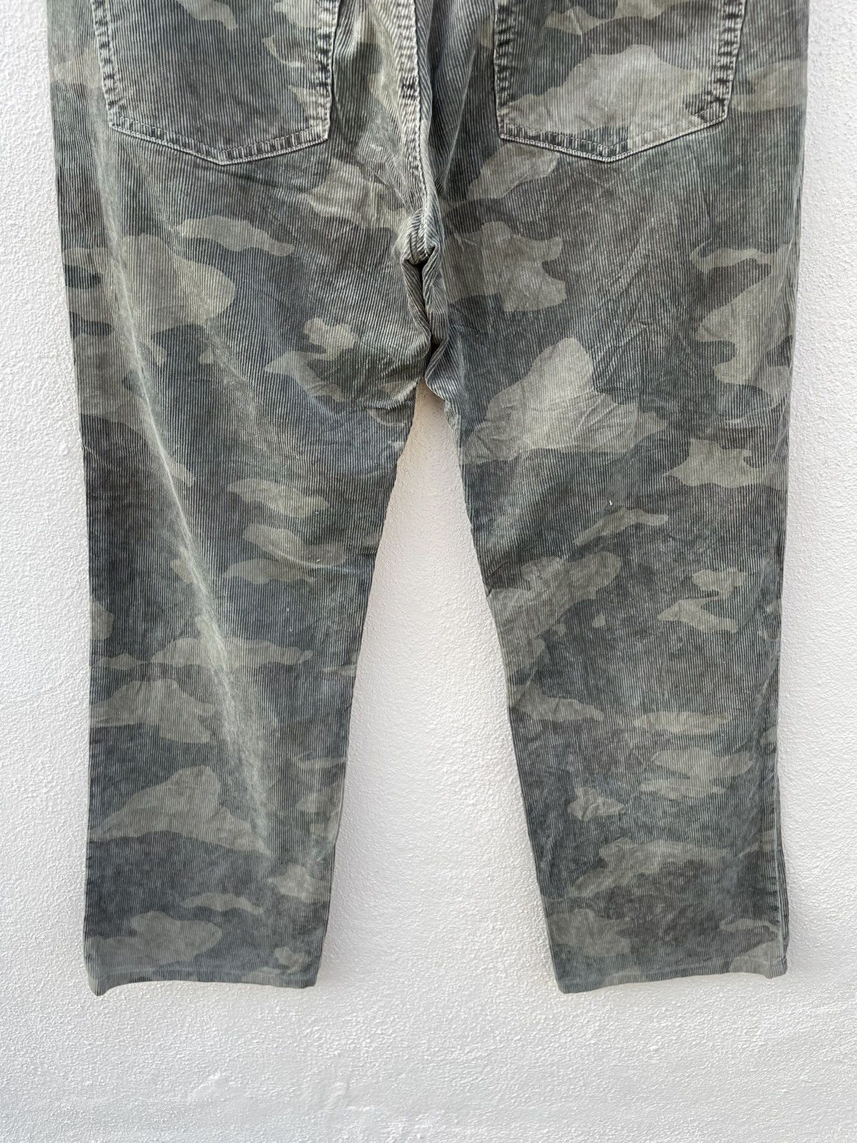 Uniqlo Uniqlo Camouflaged Corduroy Jeans Size US 34 / EU 50 - 8 Thumbnail