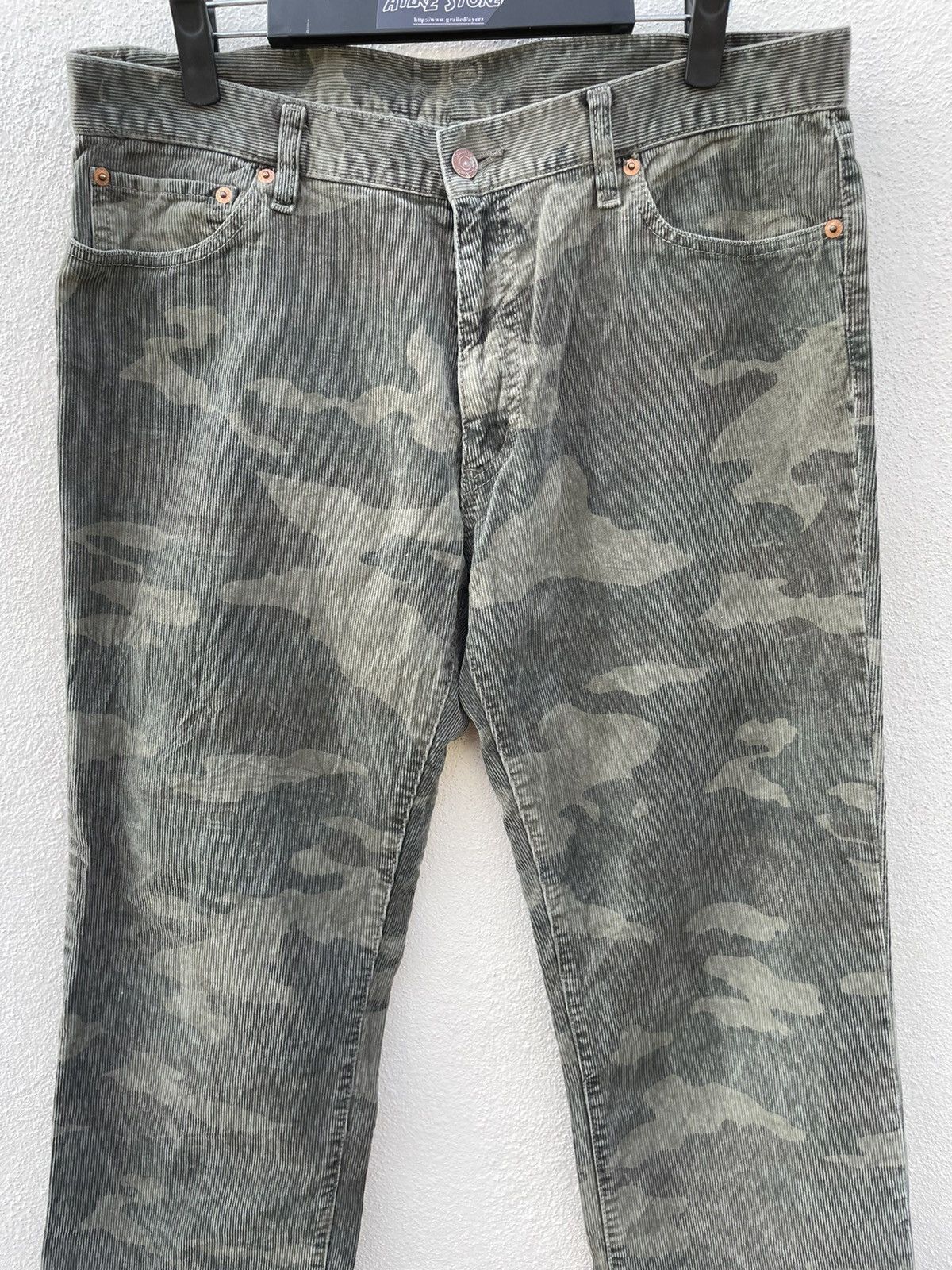 Uniqlo Uniqlo Camouflaged Corduroy Jeans Size US 34 / EU 50 - 3 Thumbnail