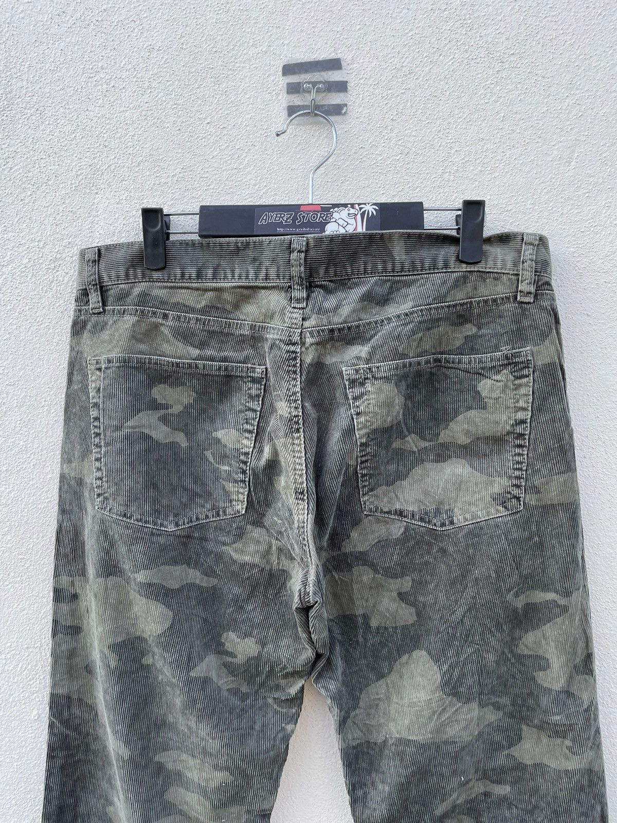 Uniqlo Uniqlo Camouflaged Corduroy Jeans Size US 34 / EU 50 - 7 Thumbnail