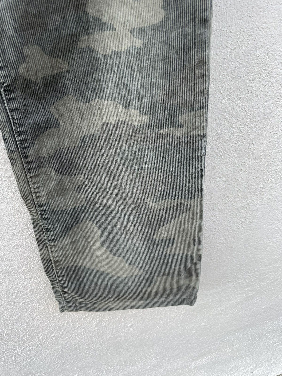 Uniqlo Uniqlo Camouflaged Corduroy Jeans Size US 34 / EU 50 - 5 Thumbnail