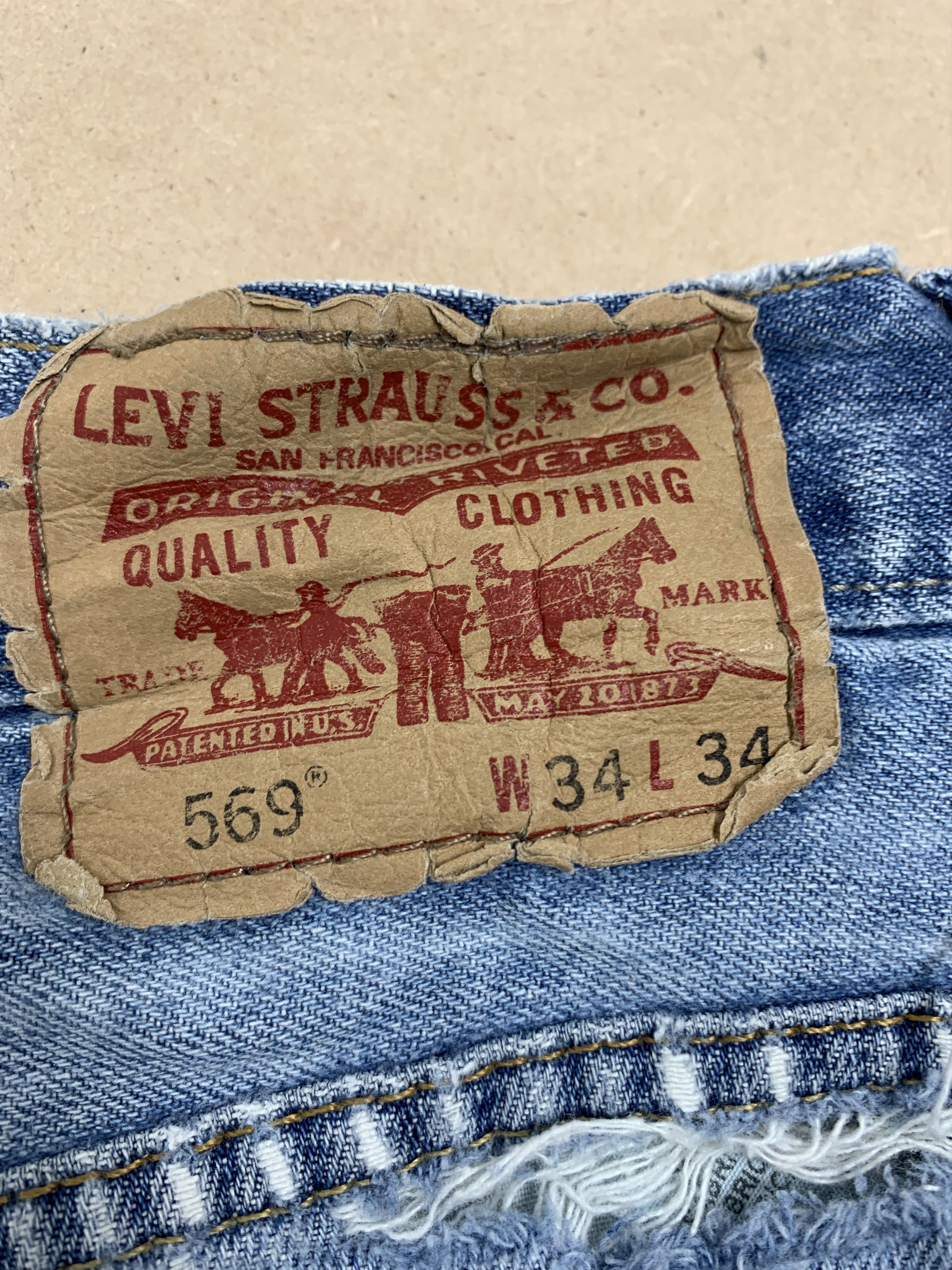 Levi's Vintage Levis 569 Straight Cut Distressed Mid Wash Jeans Size US 36 / EU 52 - 10 Thumbnail