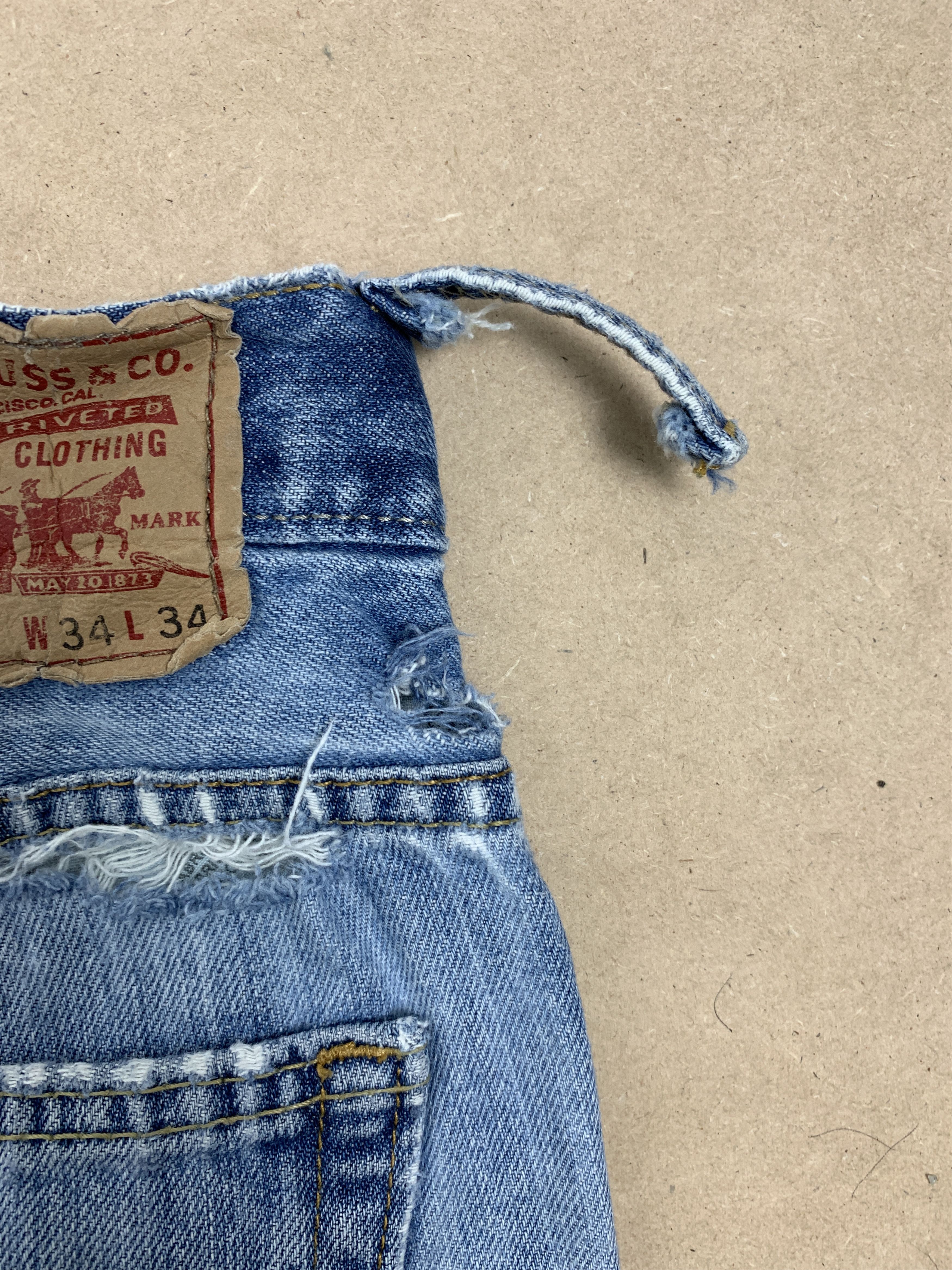 Levi's Vintage Levis 569 Straight Cut Distressed Mid Wash Jeans Size US 36 / EU 52 - 9 Thumbnail