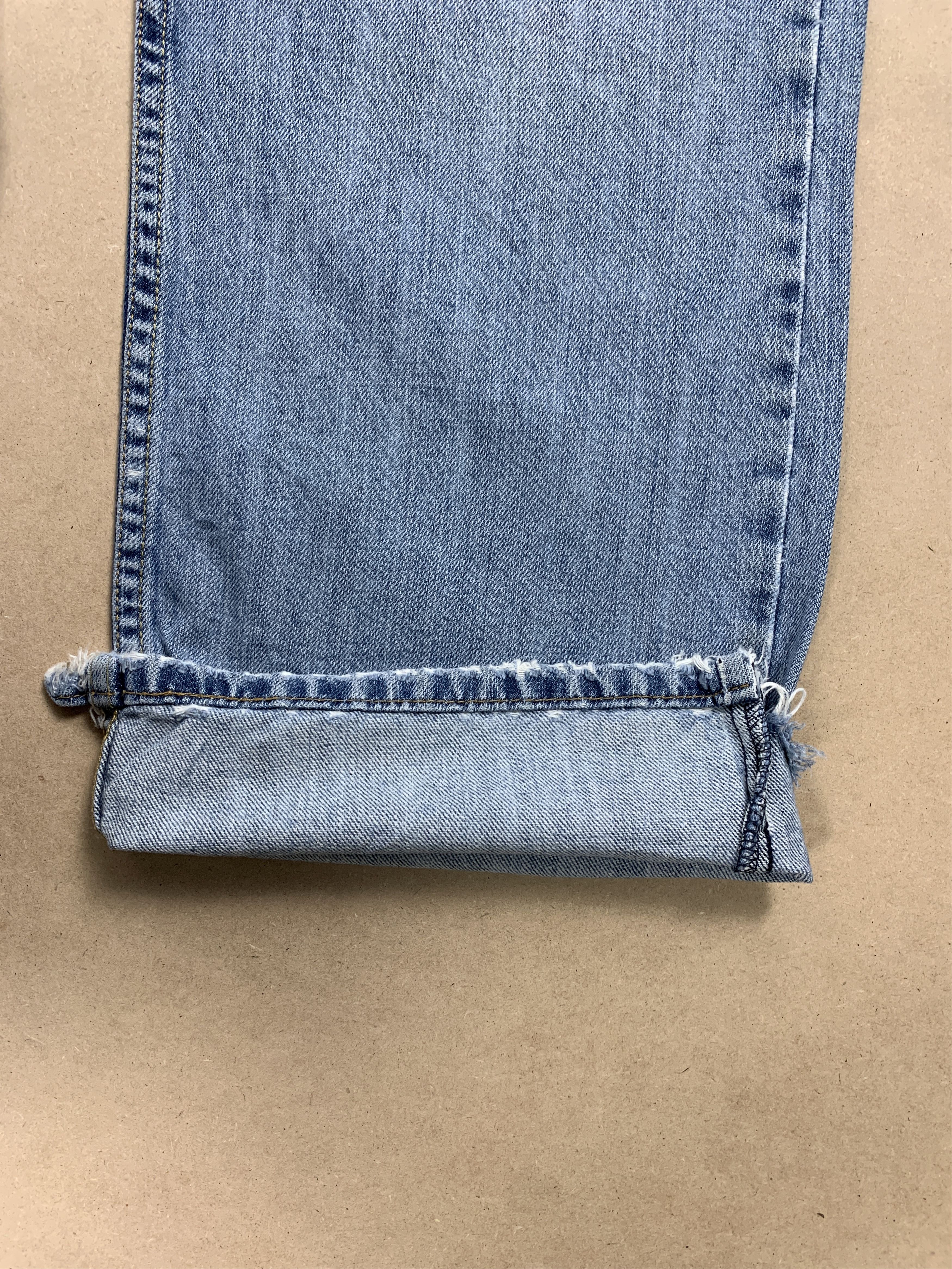 Levi's Vintage Levis 569 Straight Cut Distressed Mid Wash Jeans Size US 36 / EU 52 - 4 Thumbnail
