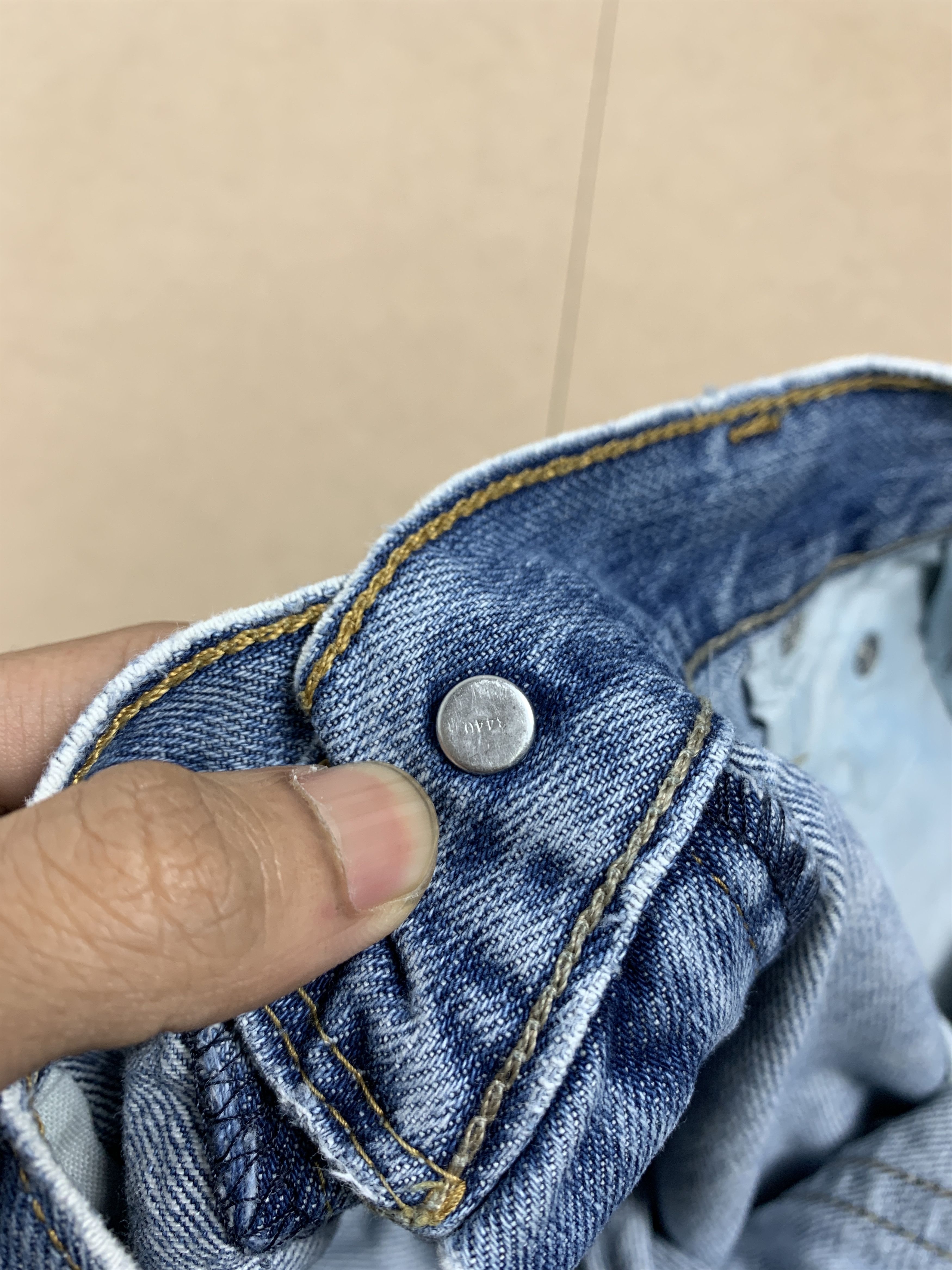 Levi's Vintage Levis 569 Straight Cut Distressed Mid Wash Jeans Size US 36 / EU 52 - 16 Thumbnail