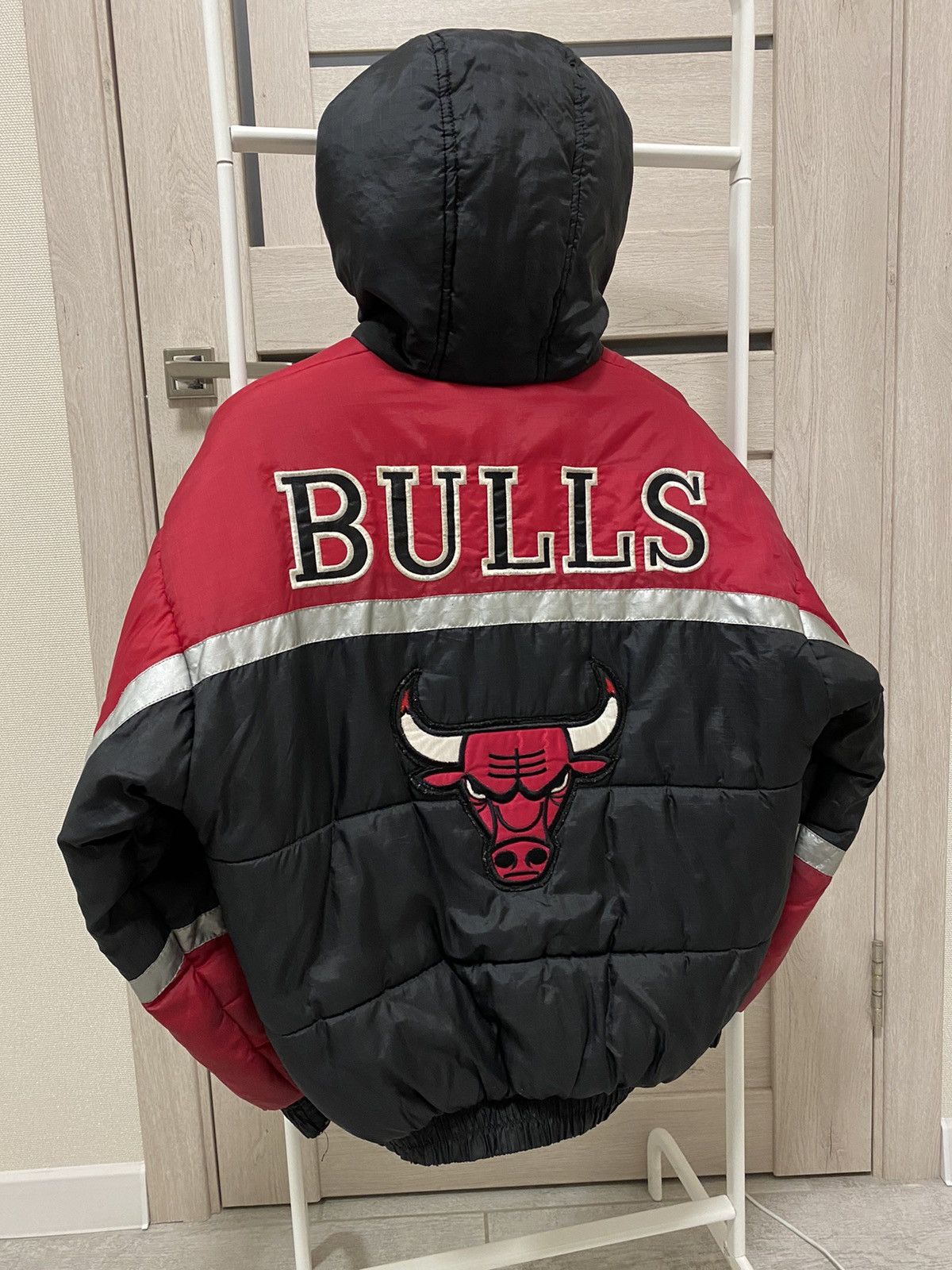 NBA × Vintage Vintage Chicago Bulls NBA Pro Player Big Logo Puffer Jacket Size US S / EU 44-46 / 1 - 1 Thumbnail