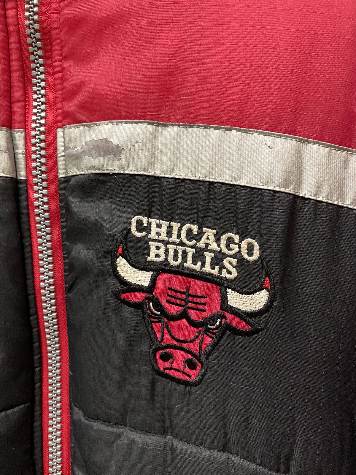 NBA × Vintage Vintage Chicago Bulls NBA Pro Player Big Logo Puffer Jacket Size US S / EU 44-46 / 1 - 9 Thumbnail