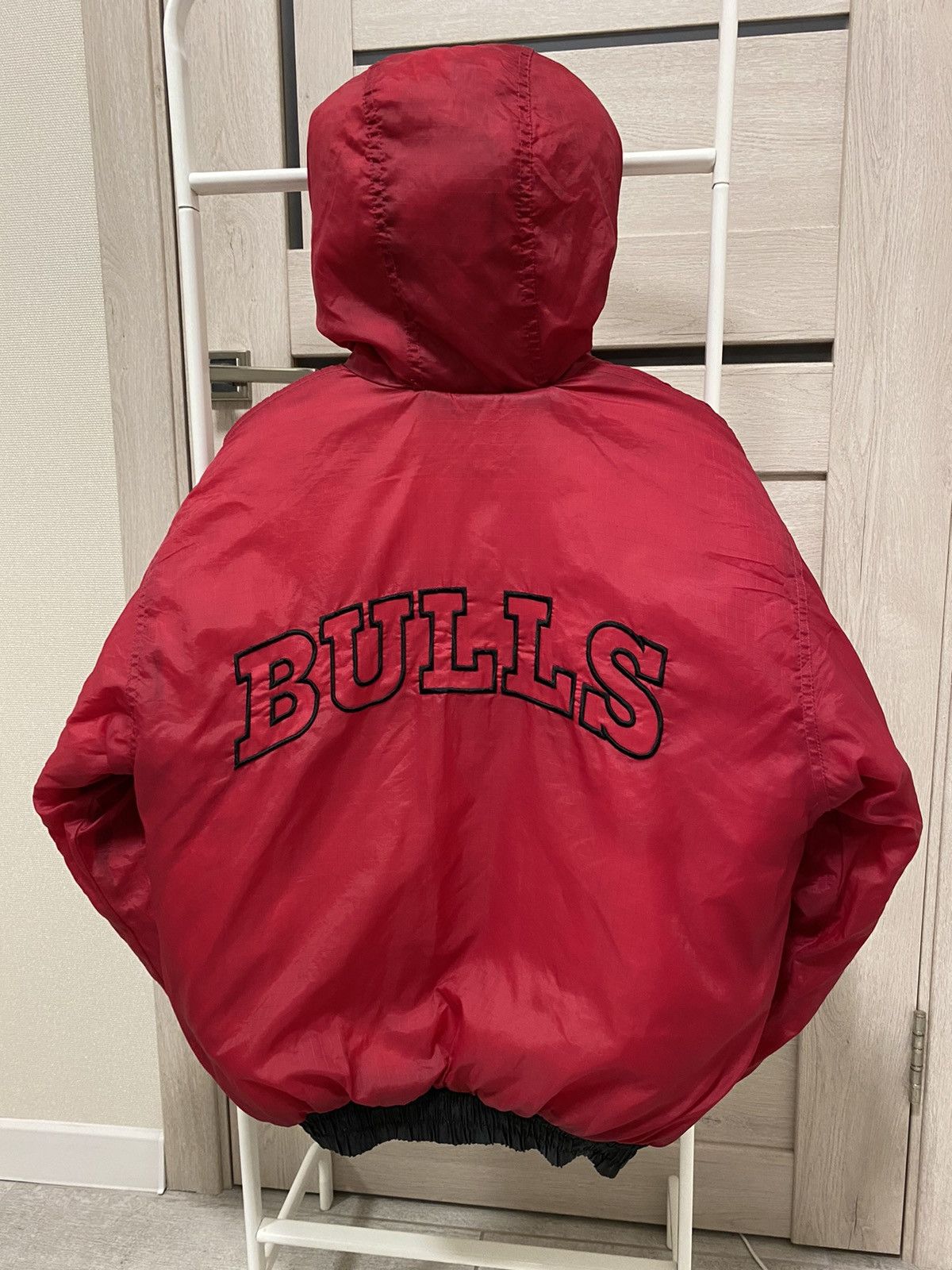 NBA × Vintage Vintage Chicago Bulls NBA Pro Player Big Logo Puffer Jacket Size US S / EU 44-46 / 1 - 17 Thumbnail