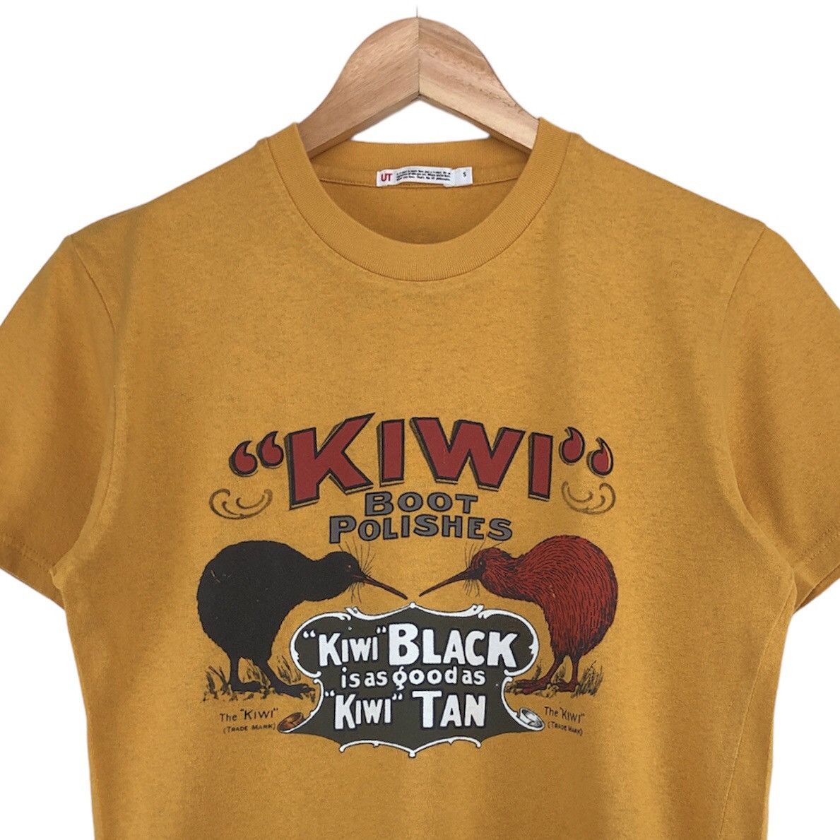 Uniqlo Kiwi Boot Polishes Uniqlo Big Logo Yellow Tee Shirt S Size US S / EU 44-46 / 1 - 1 Thumbnail