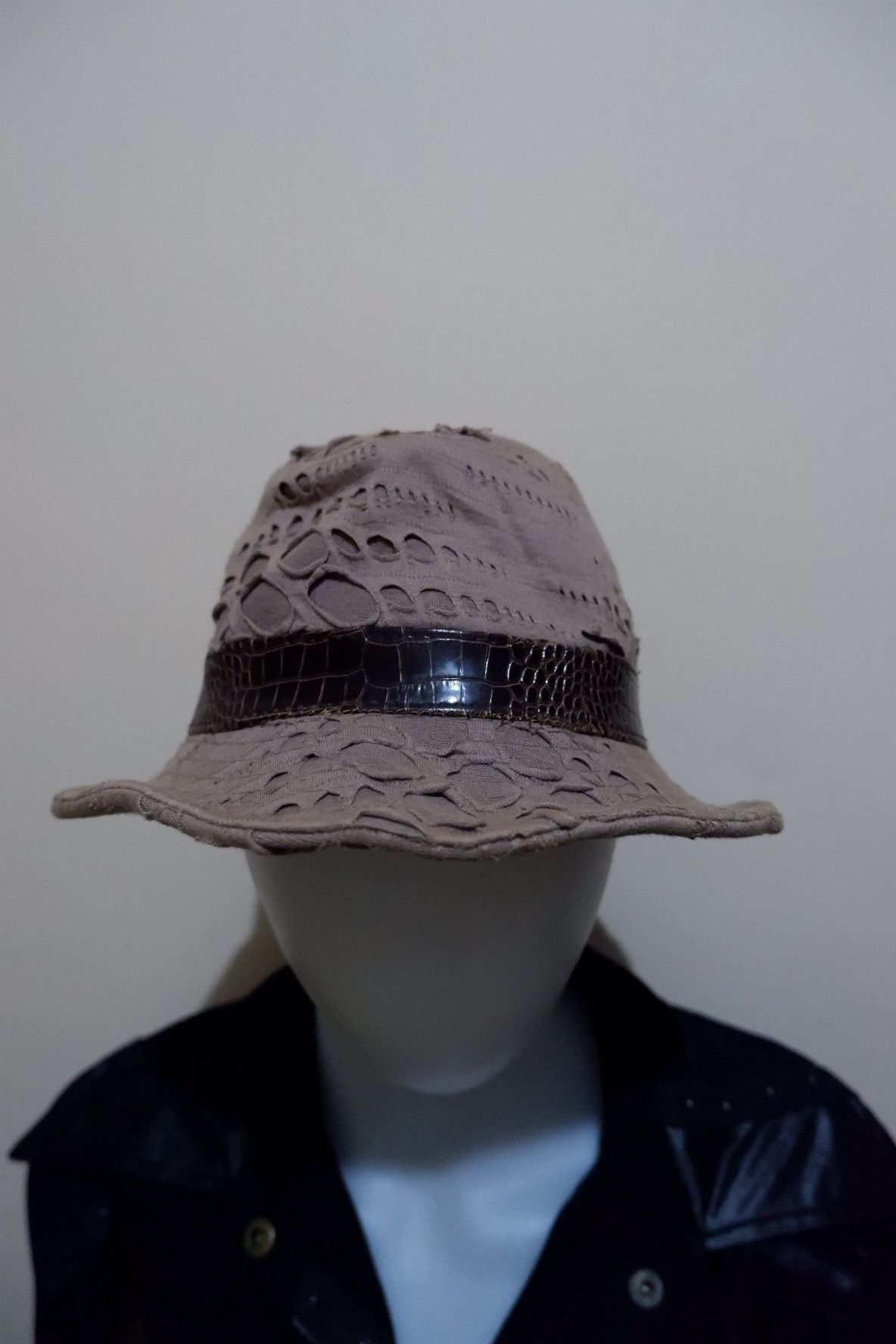 Japanese Brand Unknown Distressed Fedora Hats Size ONE SIZE - 1 Thumbnail