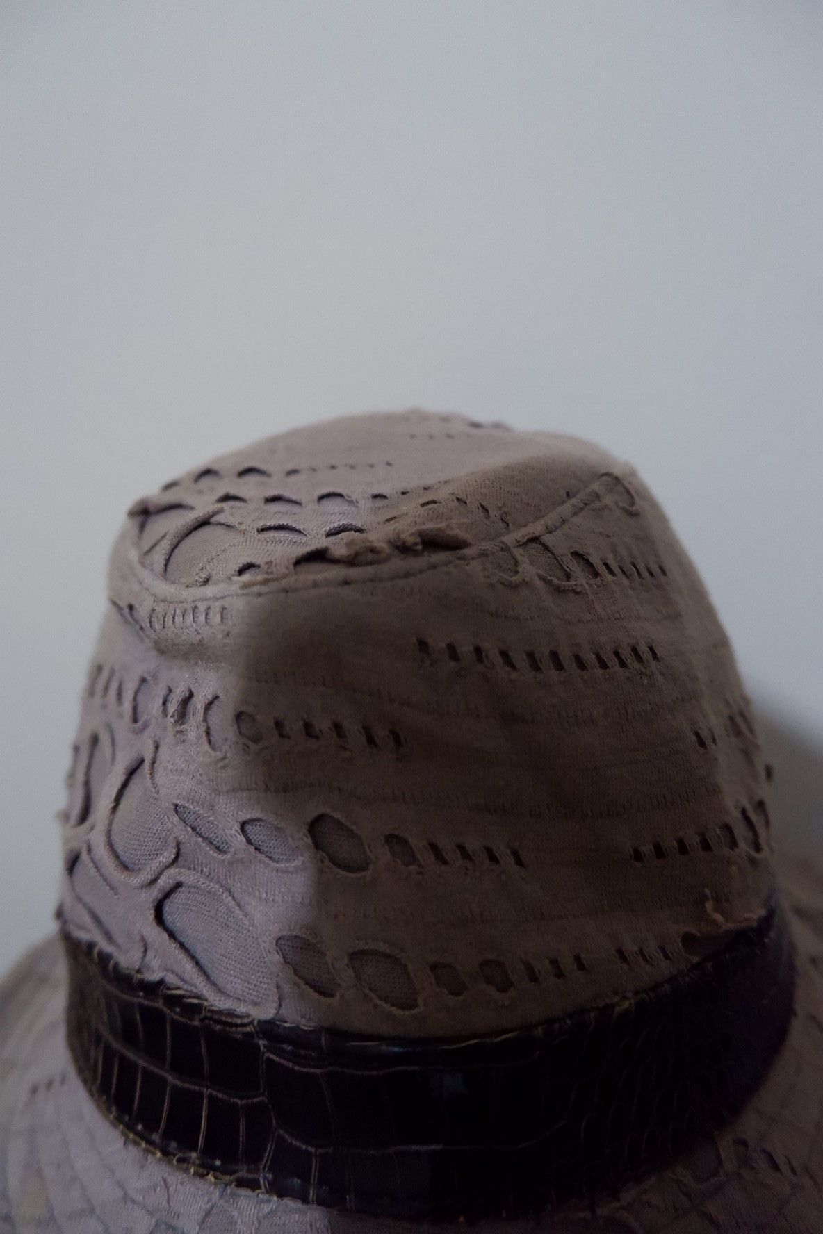 Japanese Brand Unknown Distressed Fedora Hats Size ONE SIZE - 4 Thumbnail