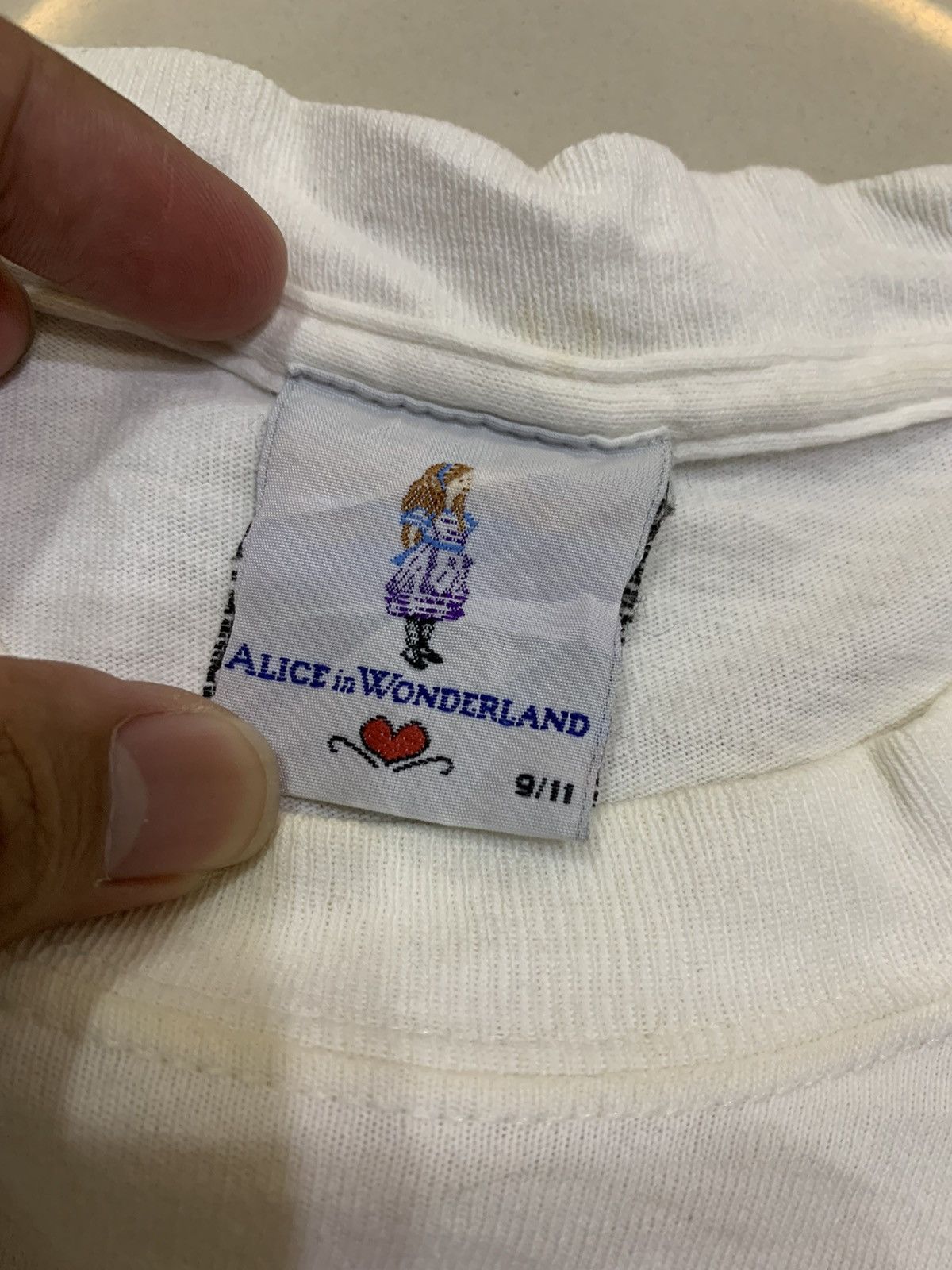 Cartoon Network × Disney × Vintage VINTAGE 2001 ALICE IN WONDERLAND BY LEWIS CAROLL SHIRT Size US S / EU 44-46 / 1 - 5 Thumbnail