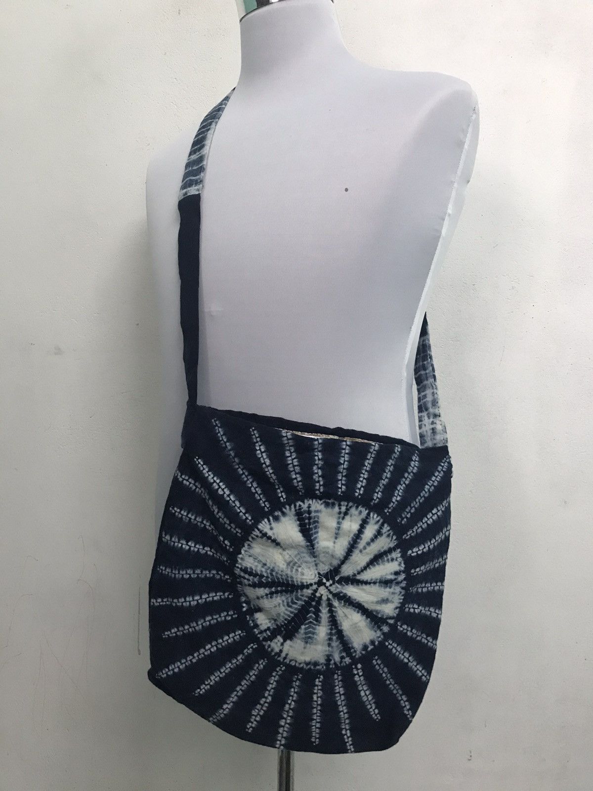 Japanese Brand Nice Art Sling/Shoulder Bag Size ONE SIZE - 1 Thumbnail