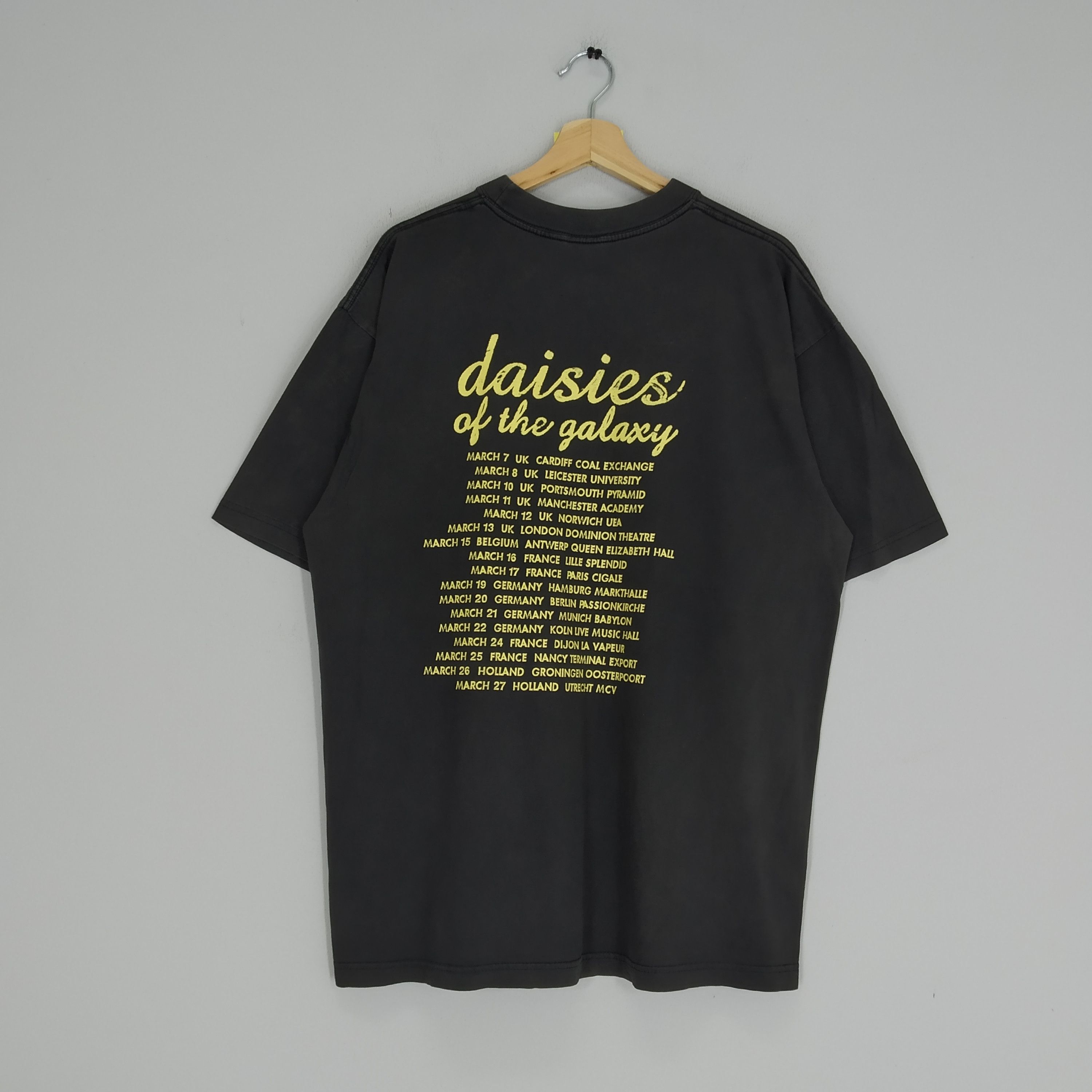 Band Tees Vintage EELS Band Alternative Rock Tour Music T-shirt Size US XL / EU 56 / 4 - 2 Thumbnail