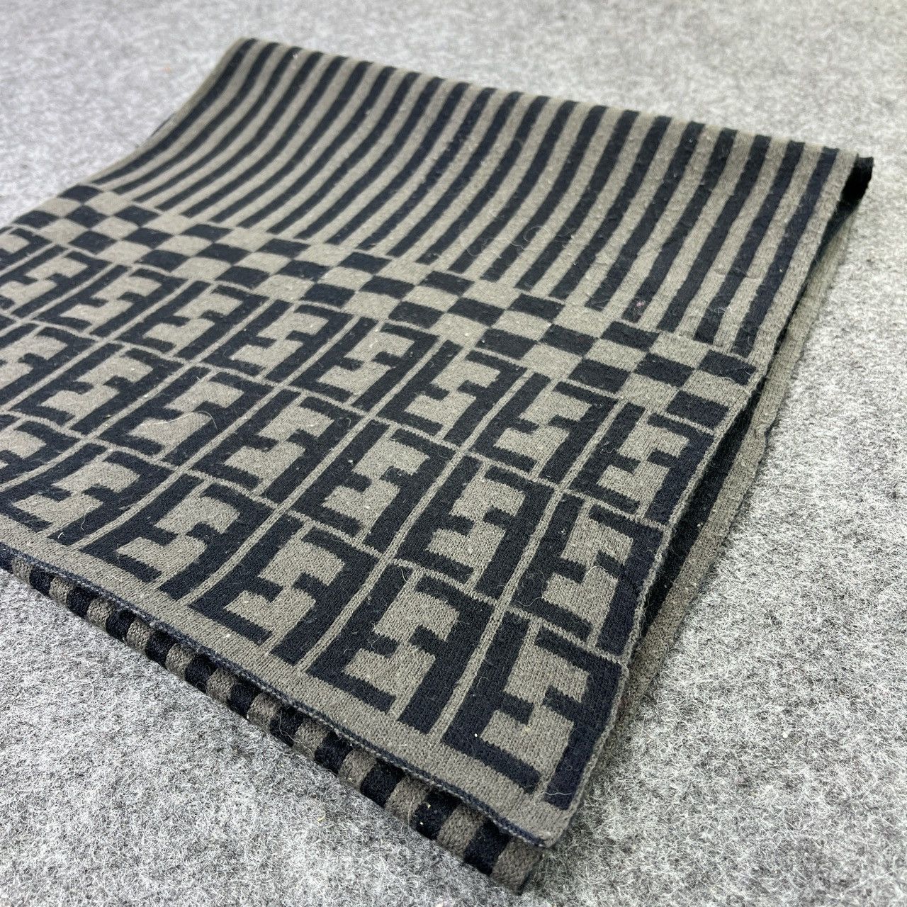 Vintage Fendi Scarf / Muffler / Neckwear T429 Size ONE SIZE - 4 Thumbnail