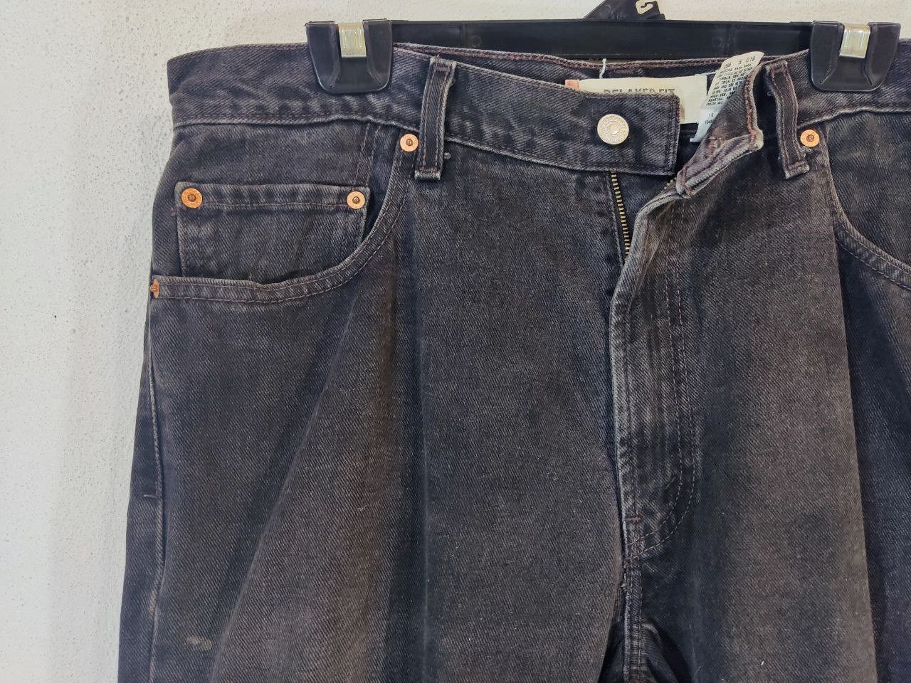 Levi's vintage levis 550 super black relaxed fit denim Size US 37 - 6 Thumbnail