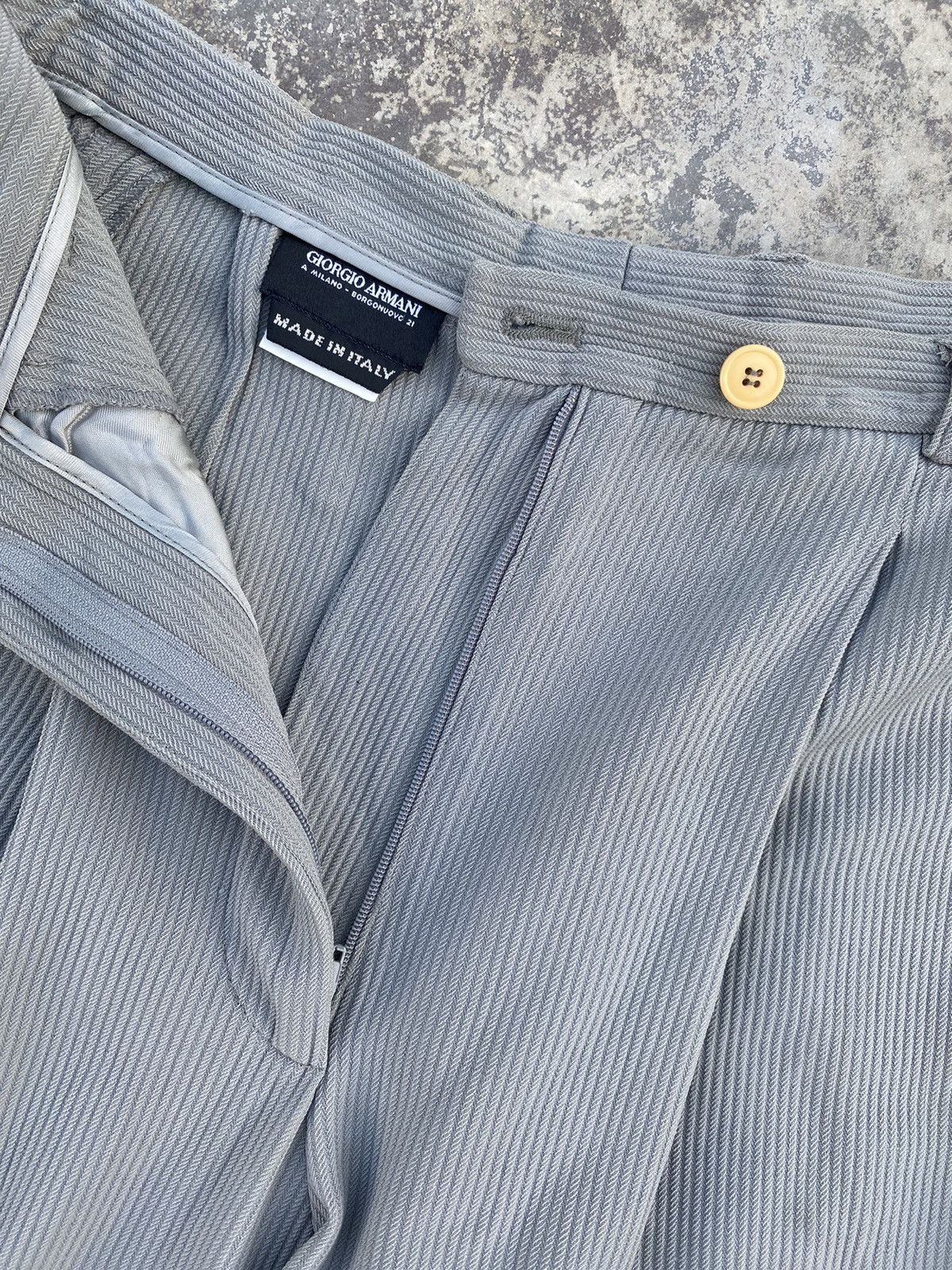 Giorgio Armani × Vintage ⚡️Rare⚡️ Vintage Giorgio Armani Pleated Pant Size 26" / US 2 / IT 38 - 3 Thumbnail