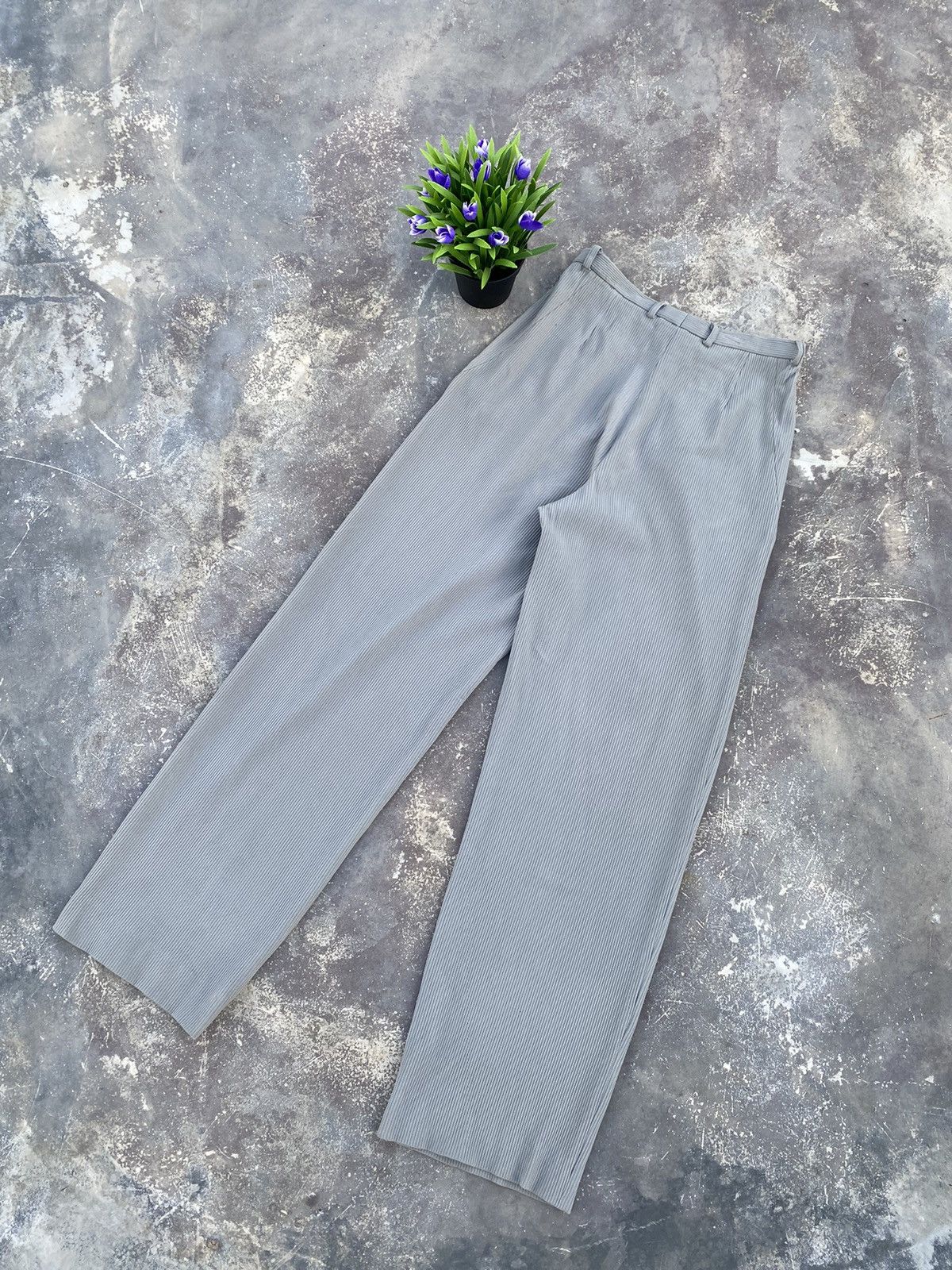 Giorgio Armani × Vintage ⚡️Rare⚡️ Vintage Giorgio Armani Pleated Pant Size 26" / US 2 / IT 38 - 2 Thumbnail