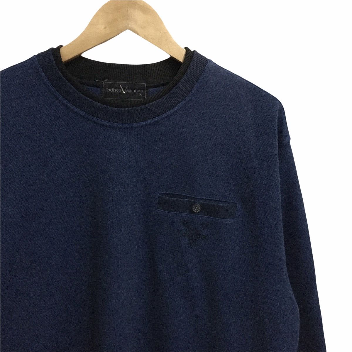 Valentino × Vintage VINTAGE RODHOS VALENTINO SMALL LOGO CREWNECK SWEATSHIRT Size US L / EU 52-54 / 3 - 3 Thumbnail