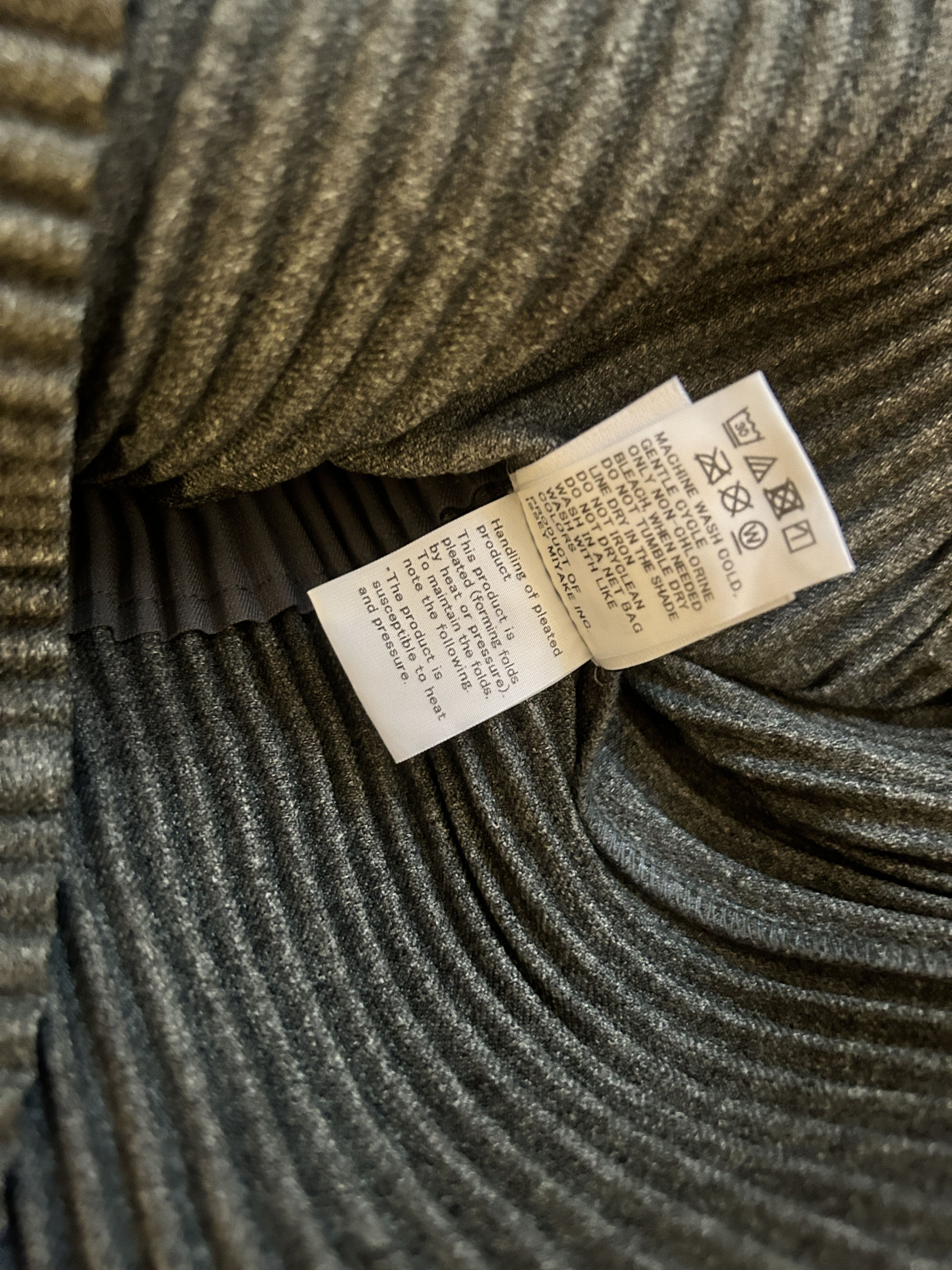 Homme Plisse Issey Miyake PLEATED LIGHT JACKET GREY MELANGE size 2 Size US M / EU 48-50 / 2 - 9 Thumbnail