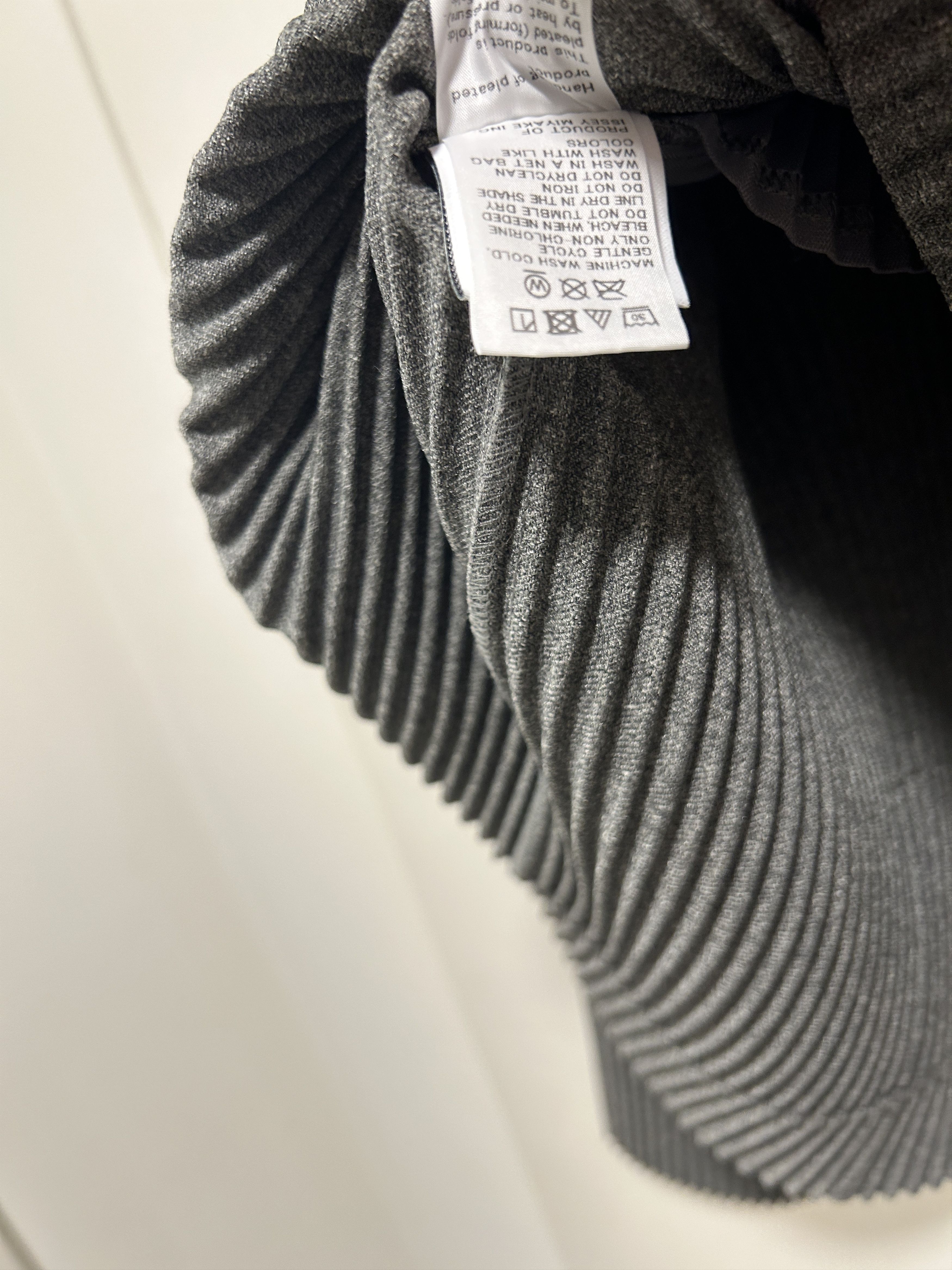Homme Plisse Issey Miyake PLEATED LIGHT JACKET GREY MELANGE size 2 Size US M / EU 48-50 / 2 - 4 Thumbnail