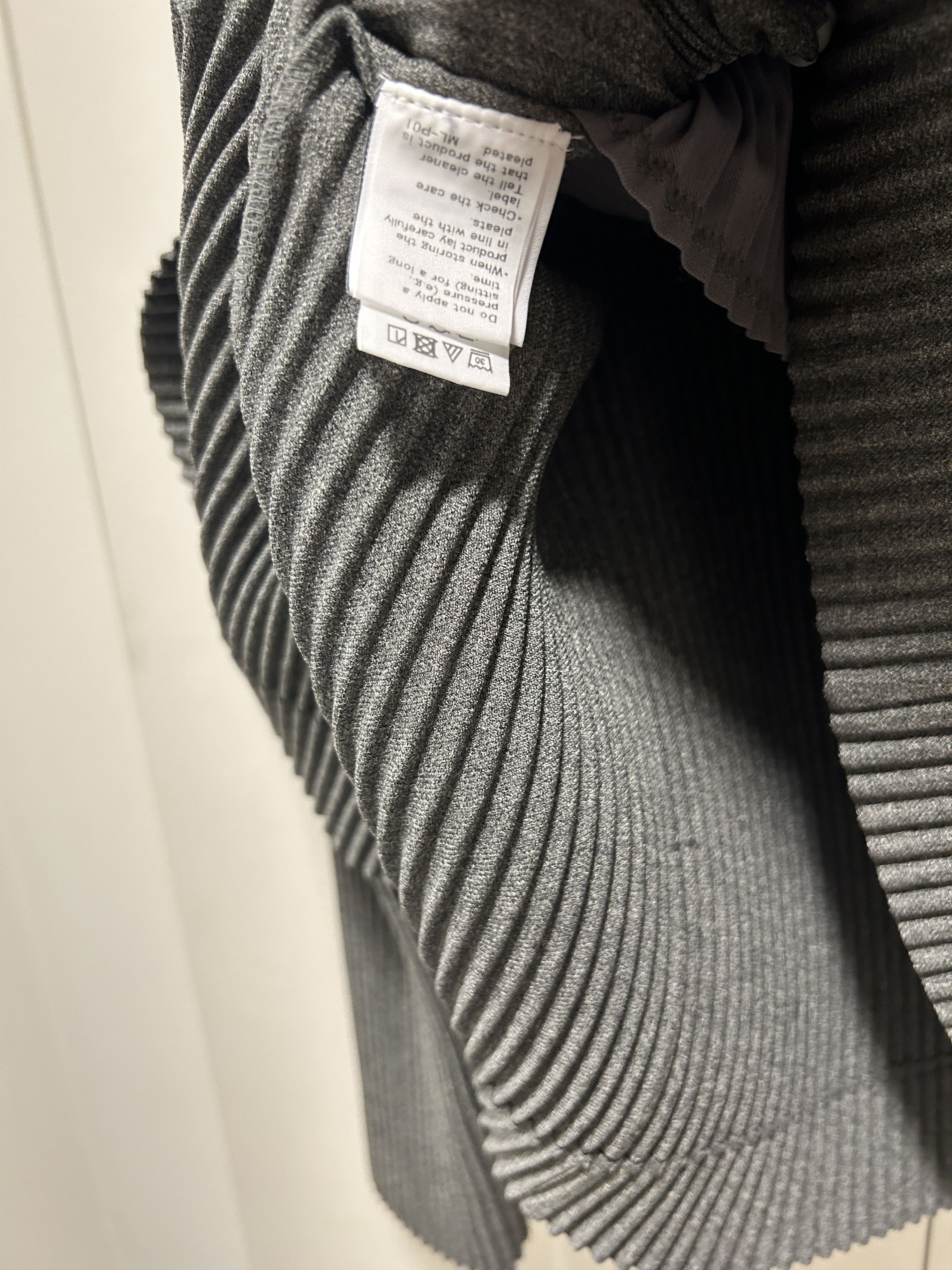 Homme Plisse Issey Miyake PLEATED LIGHT JACKET GREY MELANGE size 2 Size US M / EU 48-50 / 2 - 3 Thumbnail