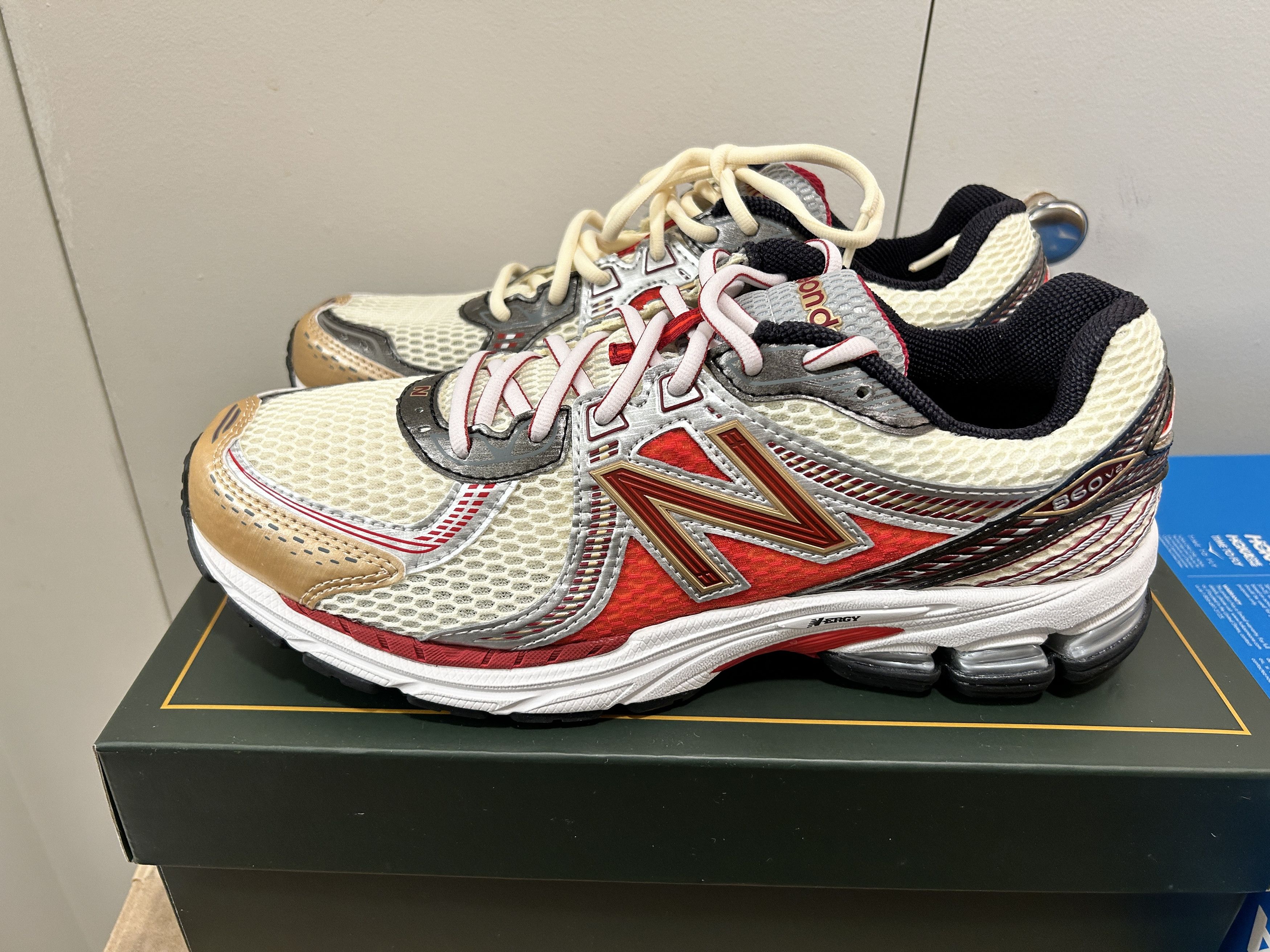 Aime Leon Dore × New Balance New Balance 860v2 Aime Leon Dore Red ALD | ML860AD2 Size US 7 / EU 40 - 2 Thumbnail