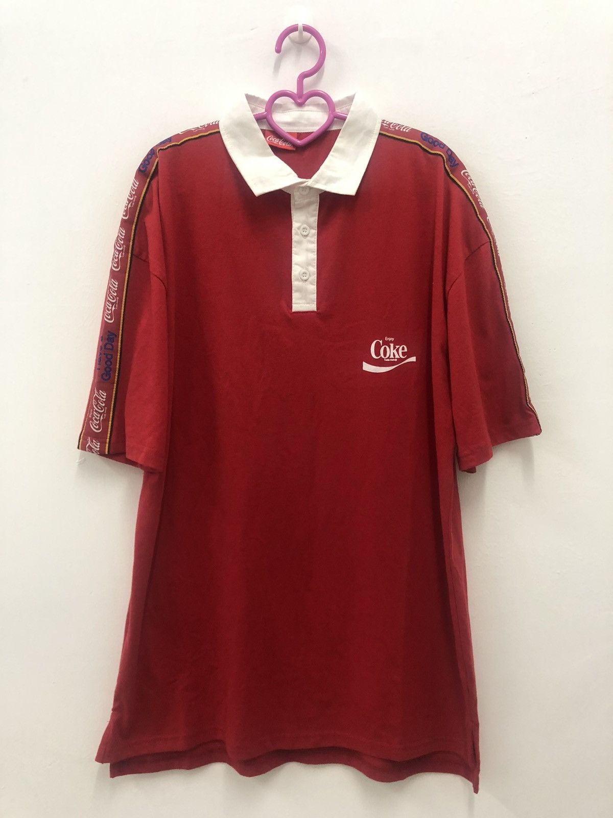 Coca Cola Rare COCA COLA Have A Good Day Spell Out Taped Polo Shirt Size US M / EU 48-50 / 2 - 1 Thumbnail