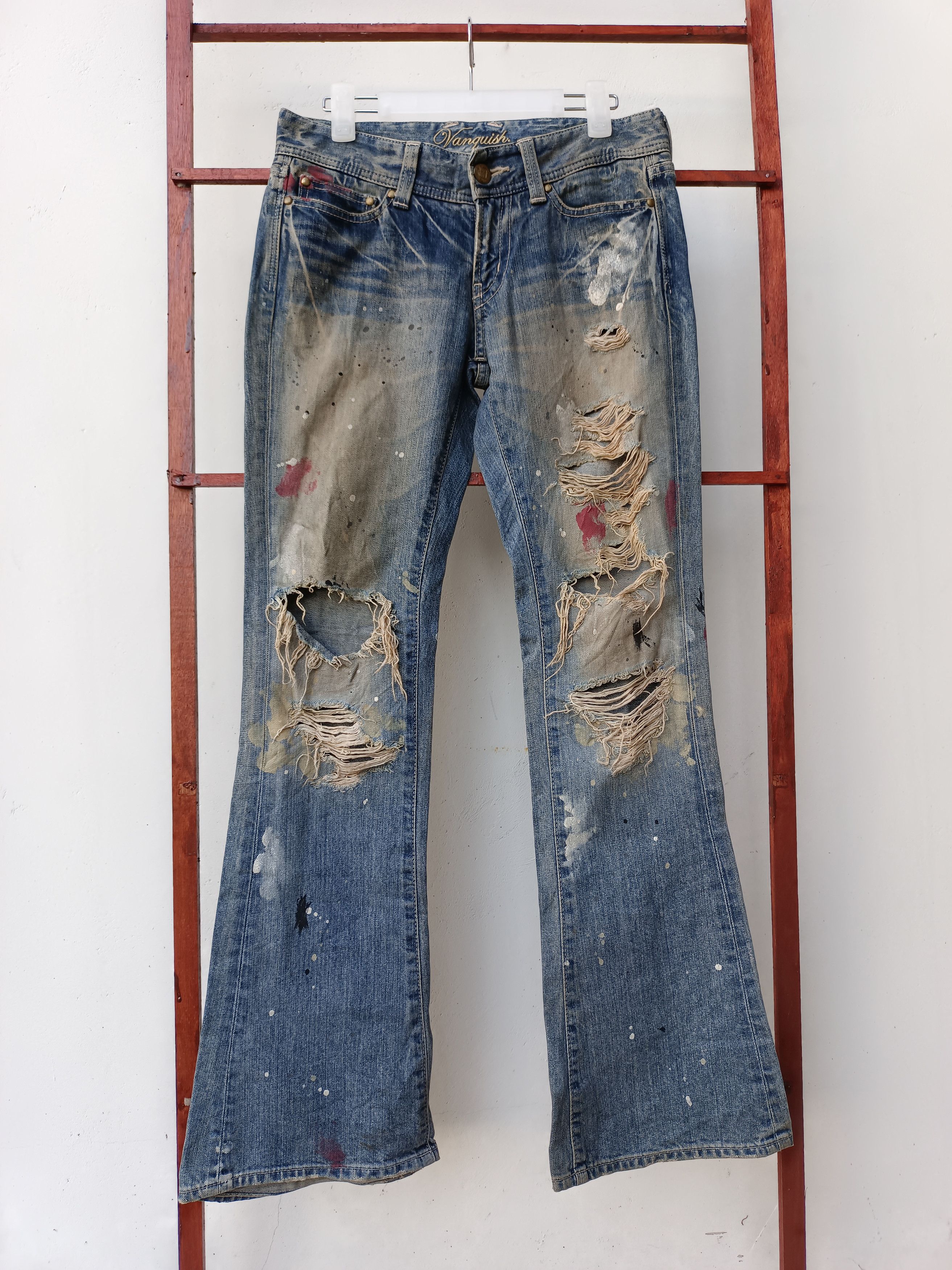 Japanese Brand Flare Vanquish Distressed Jeans Size 28" / US 6 / IT 42 - 1 Thumbnail