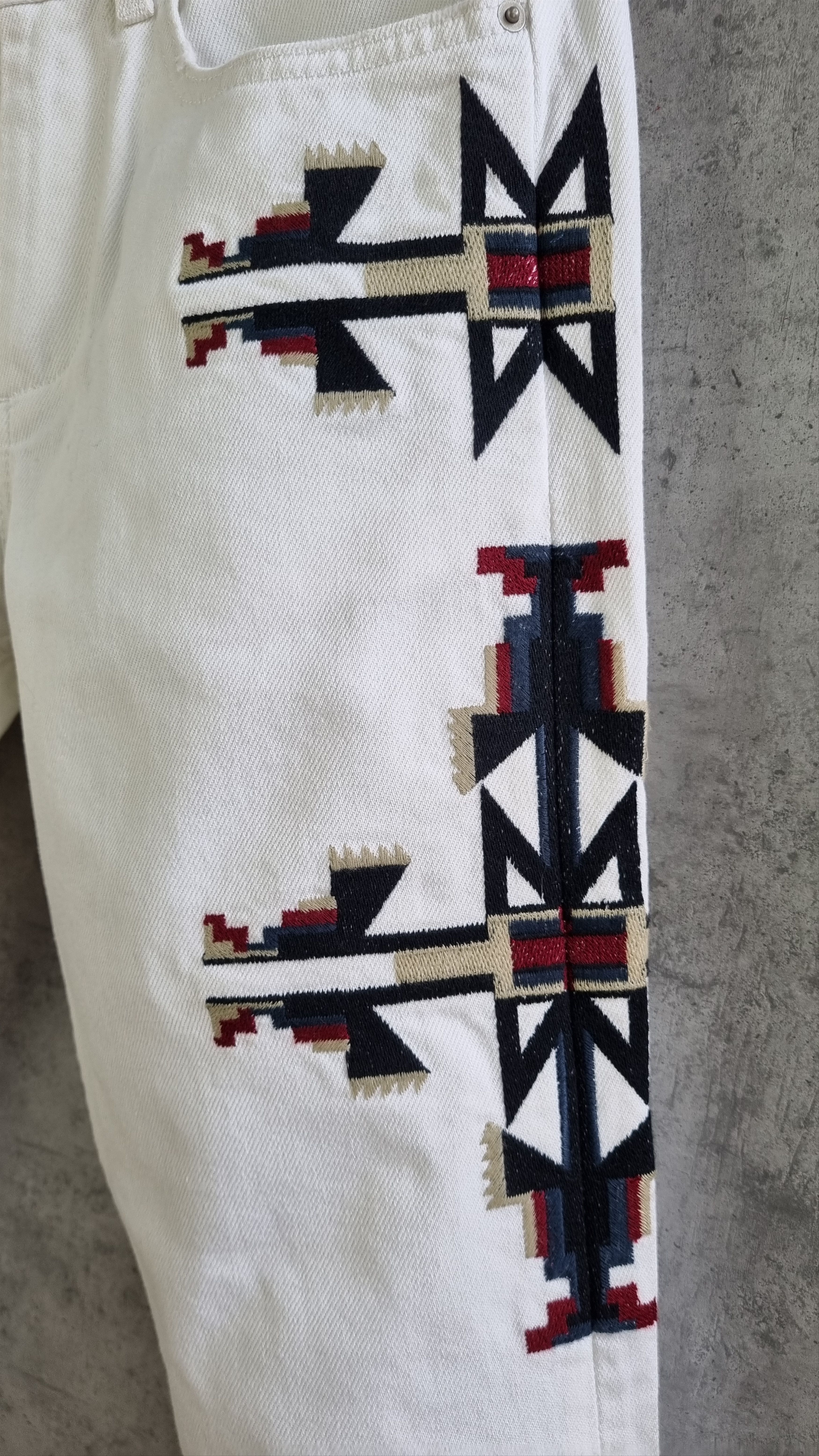 Isabel Marant × Japanese Brand Isabel Marant Embroidered Cowboy Design White Skinny Jeans Size US 29 - 7 Thumbnail