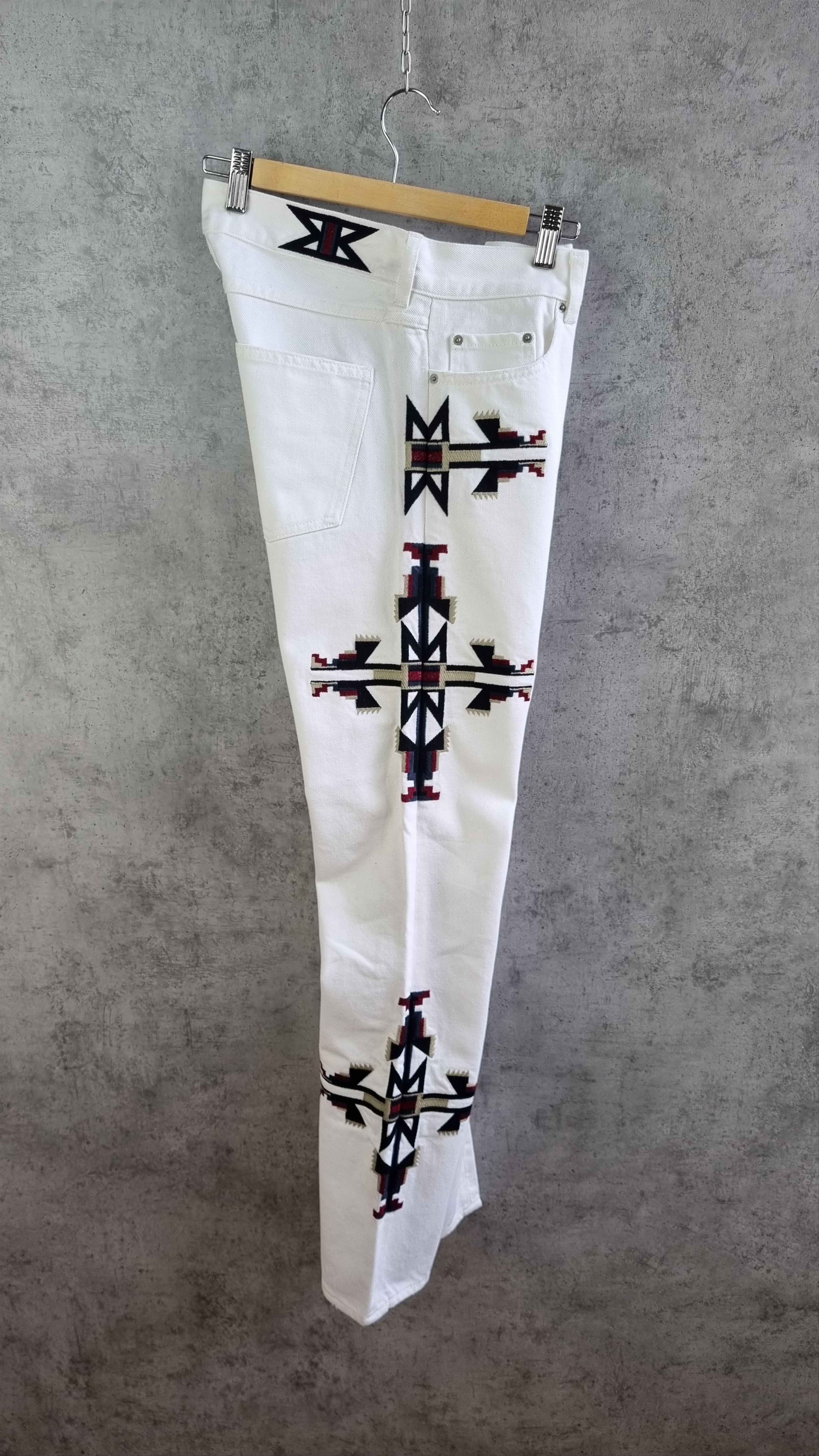 Isabel Marant × Japanese Brand Isabel Marant Embroidered Cowboy Design White Skinny Jeans Size US 29 - 11 Thumbnail