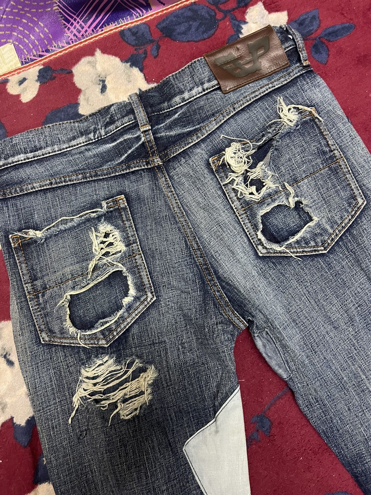 Japanese Brand Bond n peace patchwork n distressed flair jeans design Size US 33 - 3 Thumbnail