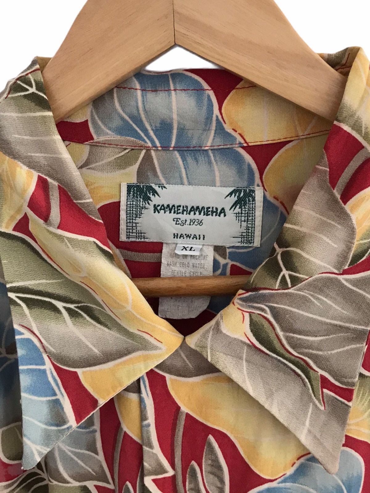 Vintage Vintage Kamehameha Red Border Floral Rayon Hawaiian Shirt Size US XL / EU 56 / 4 - 4 Thumbnail