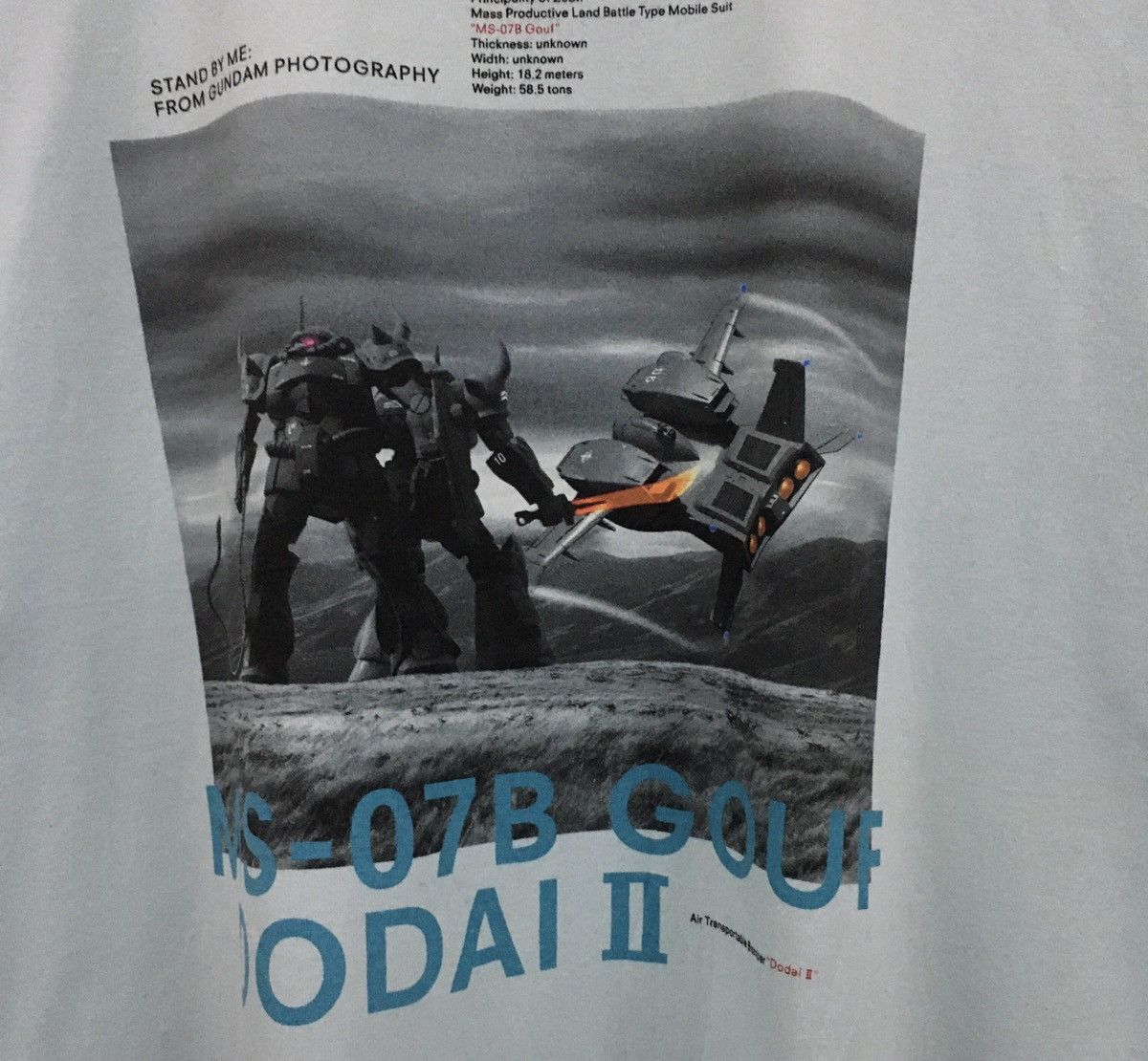 Anime × Japanese Brand × Uniqlo Rare Uniqlo x Gundam MS-07B Gouf Dodai II Tshirt Size US L / EU 52-54 / 3 - 4 Thumbnail