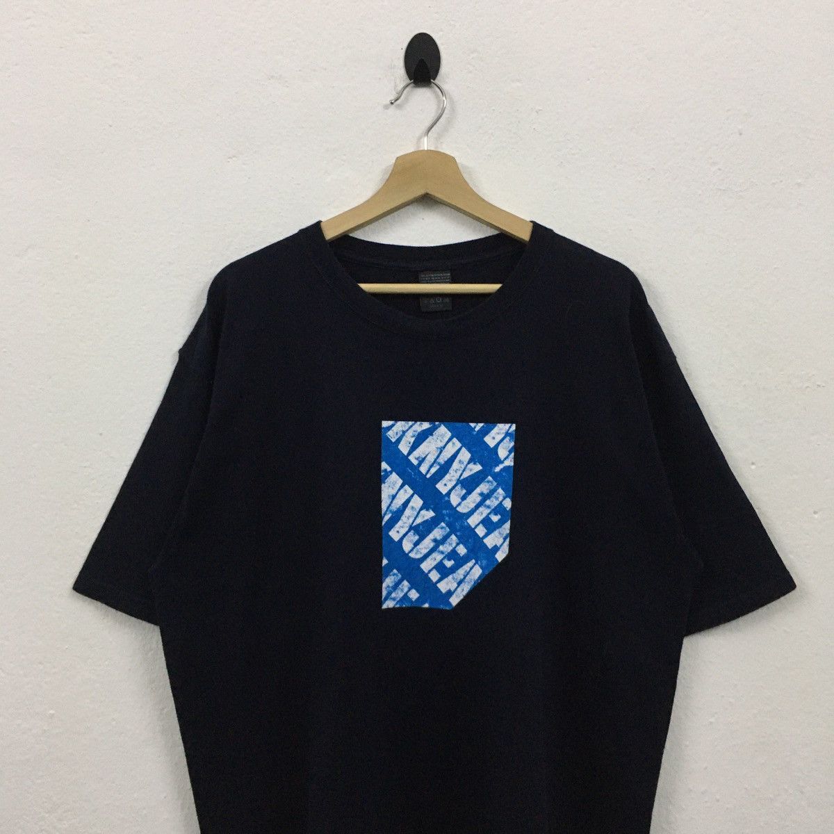 DKNY Rare DKNY Big Printed Tshirt Size US XL / EU 56 / 4 - 5 Thumbnail
